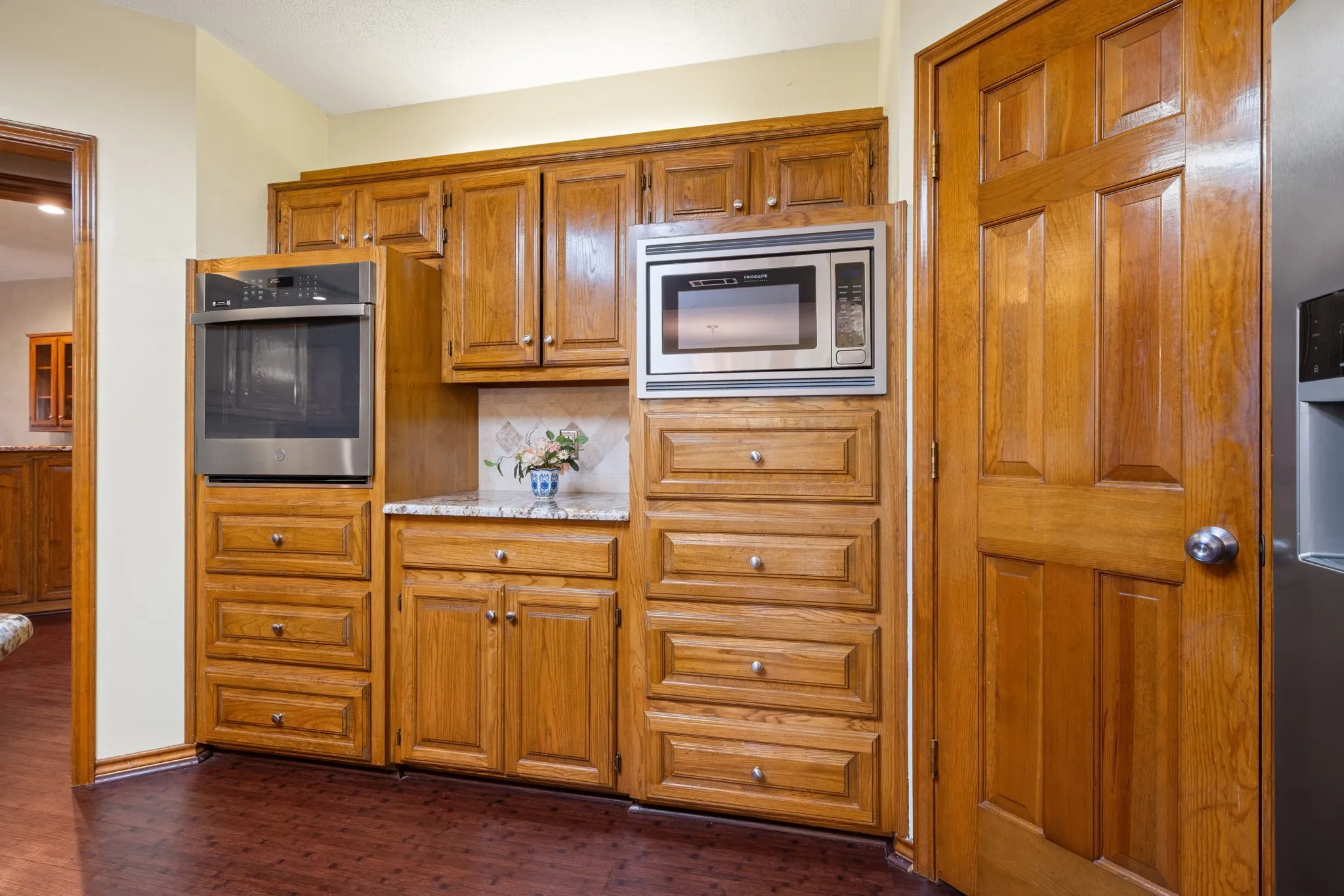 Single Family Residence For Sale in Hunt County , 1023 County Road 3310, Greenville, Texas 75402, 3 Bedroom, 4 Bathroom, 5 Garage spaces, 3,138 Sqft, built in 1987, mls#21316941, Real Estate Agent in Greenville, Homes For Sale in Hunt county, Homes For Sale in Greenville, Realtor in Greenville Texas, Real Estate Brokerage Independent Realty Texas, Luminita Cordes Realtor