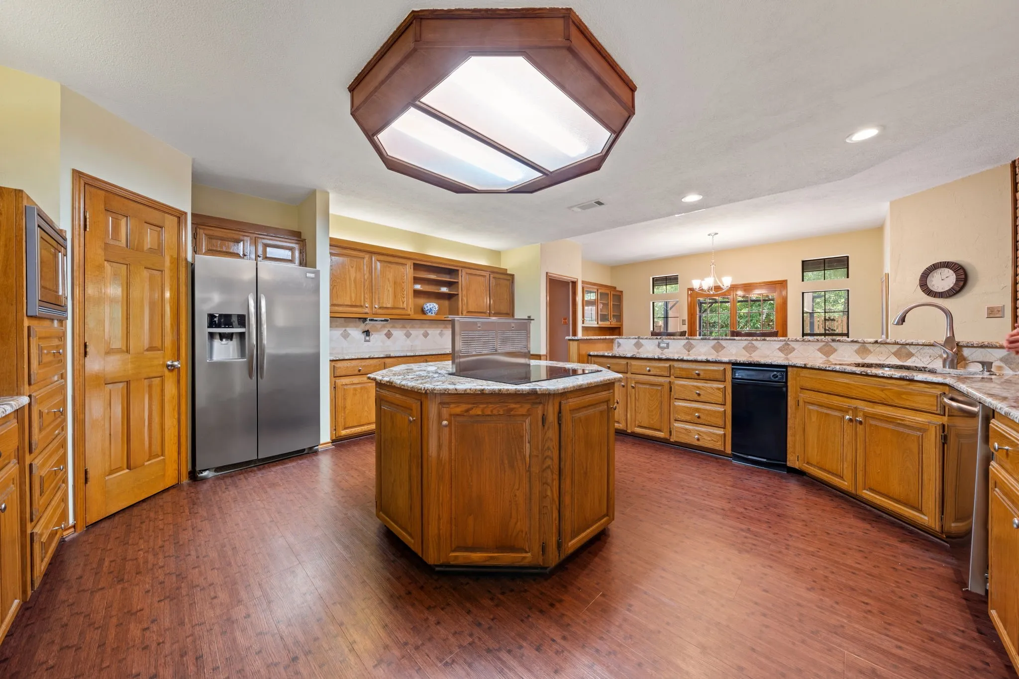 Single Family Residence For Sale in Hunt County , 1023 County Road 3310, Greenville, Texas 75402, 3 Bedroom, 4 Bathroom, 5 Garage spaces, 3,138 Sqft, built in 1987, mls#21316941, Real Estate Agent in Greenville, Homes For Sale in Hunt county, Homes For Sale in Greenville, Realtor in Greenville Texas, Real Estate Brokerage Independent Realty Texas, Luminita Cordes Realtor