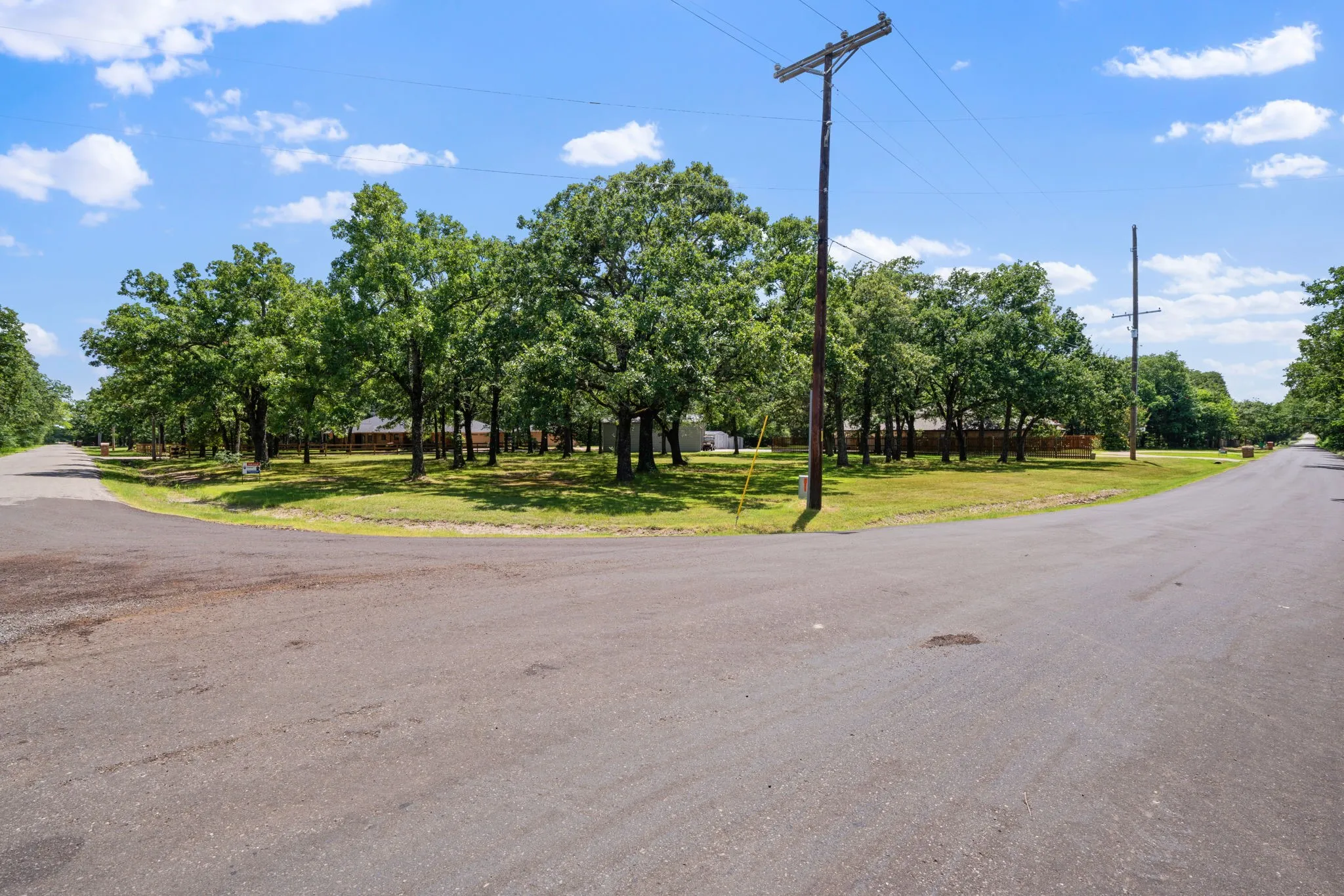 Single Family Residence For Sale in Hunt County , 1023 County Road 3310, Greenville, Texas 75402, 3 Bedroom, 4 Bathroom, 5 Garage spaces, 3,138 Sqft, built in 1987, mls#21316941, Real Estate Agent in Greenville, Homes For Sale in Hunt county, Homes For Sale in Greenville, Realtor in Greenville Texas, Real Estate Brokerage Independent Realty Texas, Luminita Cordes Realtor