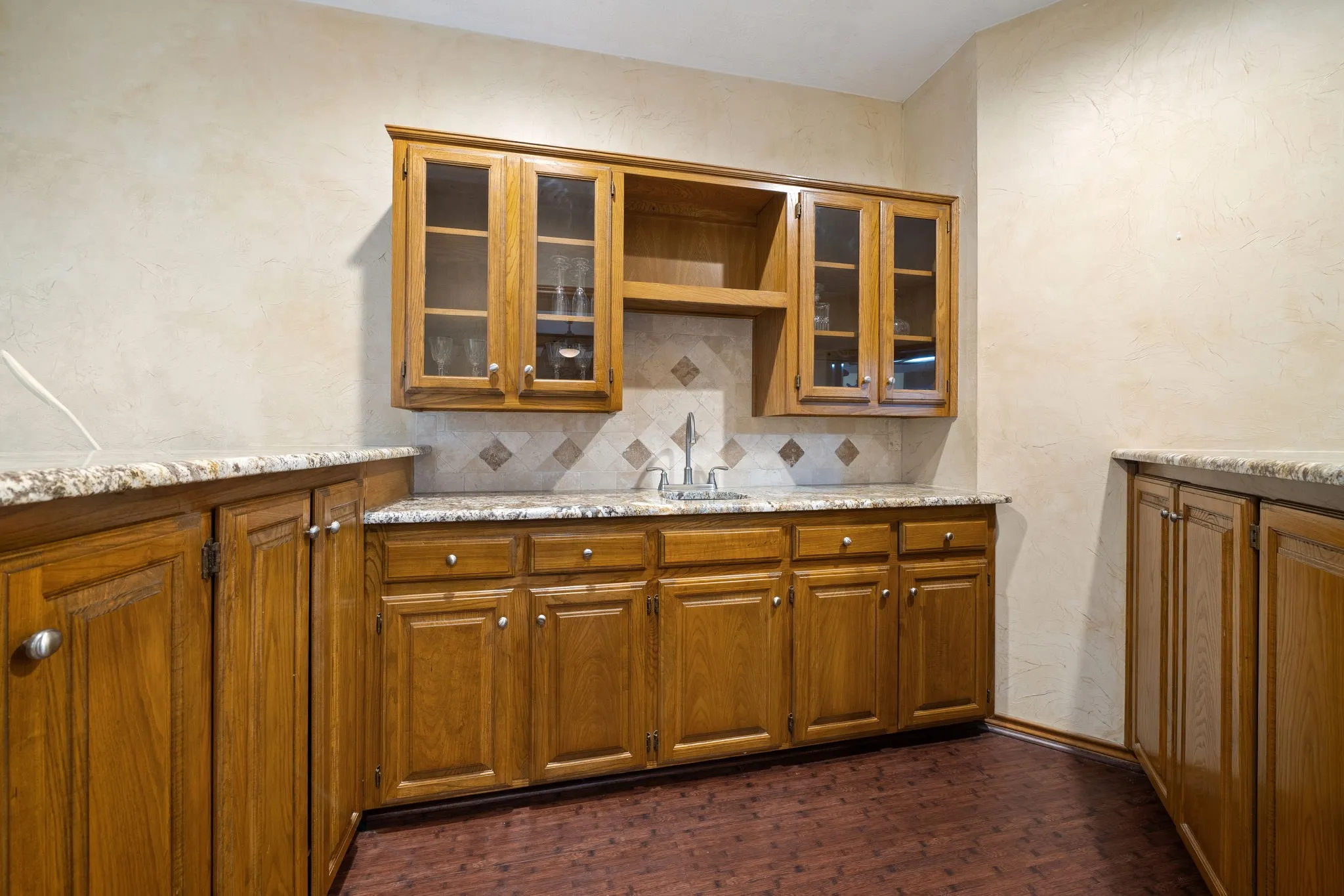 Single Family Residence For Sale in Hunt County , 1023 County Road 3310, Greenville, Texas 75402, 3 Bedroom, 4 Bathroom, 5 Garage spaces, 3,138 Sqft, built in 1987, mls#21316941, Real Estate Agent in Greenville, Homes For Sale in Hunt county, Homes For Sale in Greenville, Realtor in Greenville Texas, Real Estate Brokerage Independent Realty Texas, Luminita Cordes Realtor