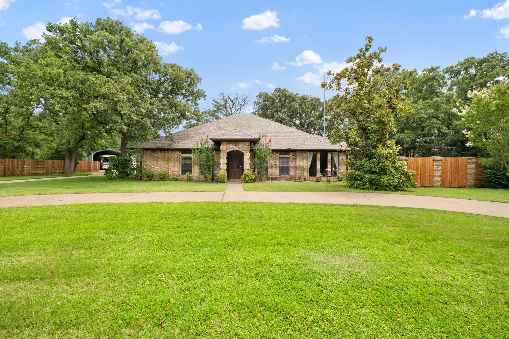 Single Family Residence For Sale in Hunt County , 1023 County Road 3310, Greenville, Texas 75402, 3 Bedroom, 4 Bathroom, 5 Garage spaces, 3,138 Sqft, built in 1987, mls#21316941, Real Estate Agent in Greenville, Homes For Sale in Hunt county, Homes For Sale in Greenville, Realtor in Greenville Texas, Real Estate Brokerage Independent Realty Texas, Luminita Cordes Realtor