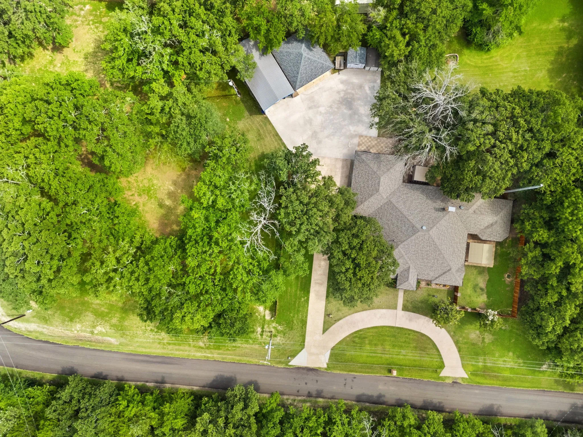 Single Family Residence For Sale in Hunt County , 1023 County Road 3310, Greenville, Texas 75402, 3 Bedroom, 4 Bathroom, 5 Garage spaces, 3,138 Sqft, built in 1987, mls#21316941, Real Estate Agent in Greenville, Homes For Sale in Hunt county, Homes For Sale in Greenville, Realtor in Greenville Texas, Real Estate Brokerage Independent Realty Texas, Luminita Cordes Realtor