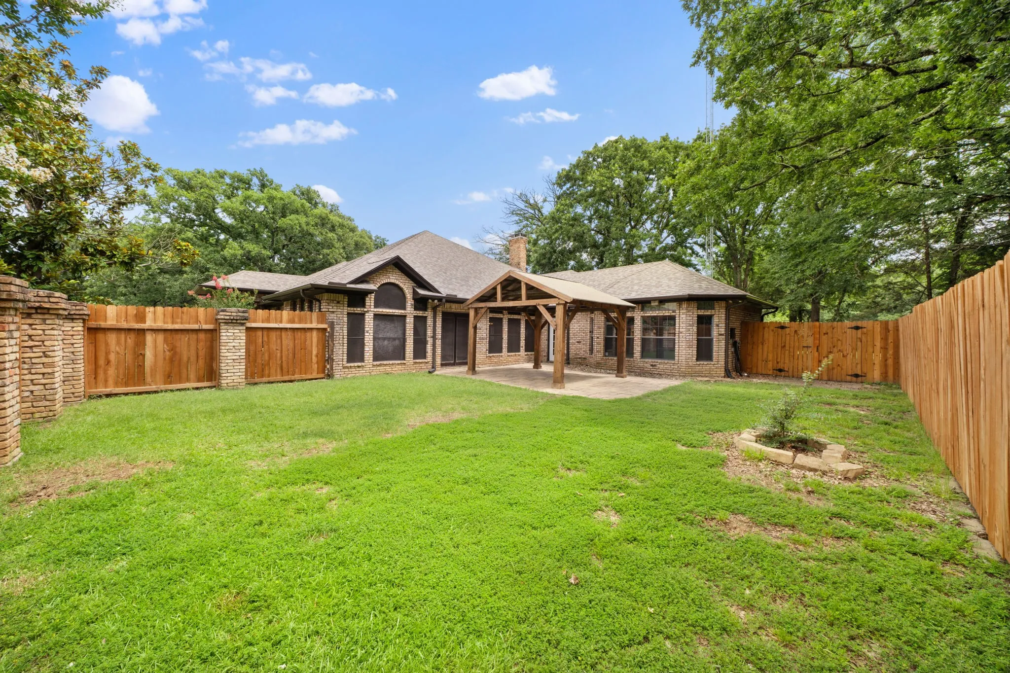 Single Family Residence For Sale in Hunt County , 1023 County Road 3310, Greenville, Texas 75402, 3 Bedroom, 4 Bathroom, 5 Garage spaces, 3,138 Sqft, built in 1987, mls#21316941, Real Estate Agent in Greenville, Homes For Sale in Hunt county, Homes For Sale in Greenville, Realtor in Greenville Texas, Real Estate Brokerage Independent Realty Texas, Luminita Cordes Realtor