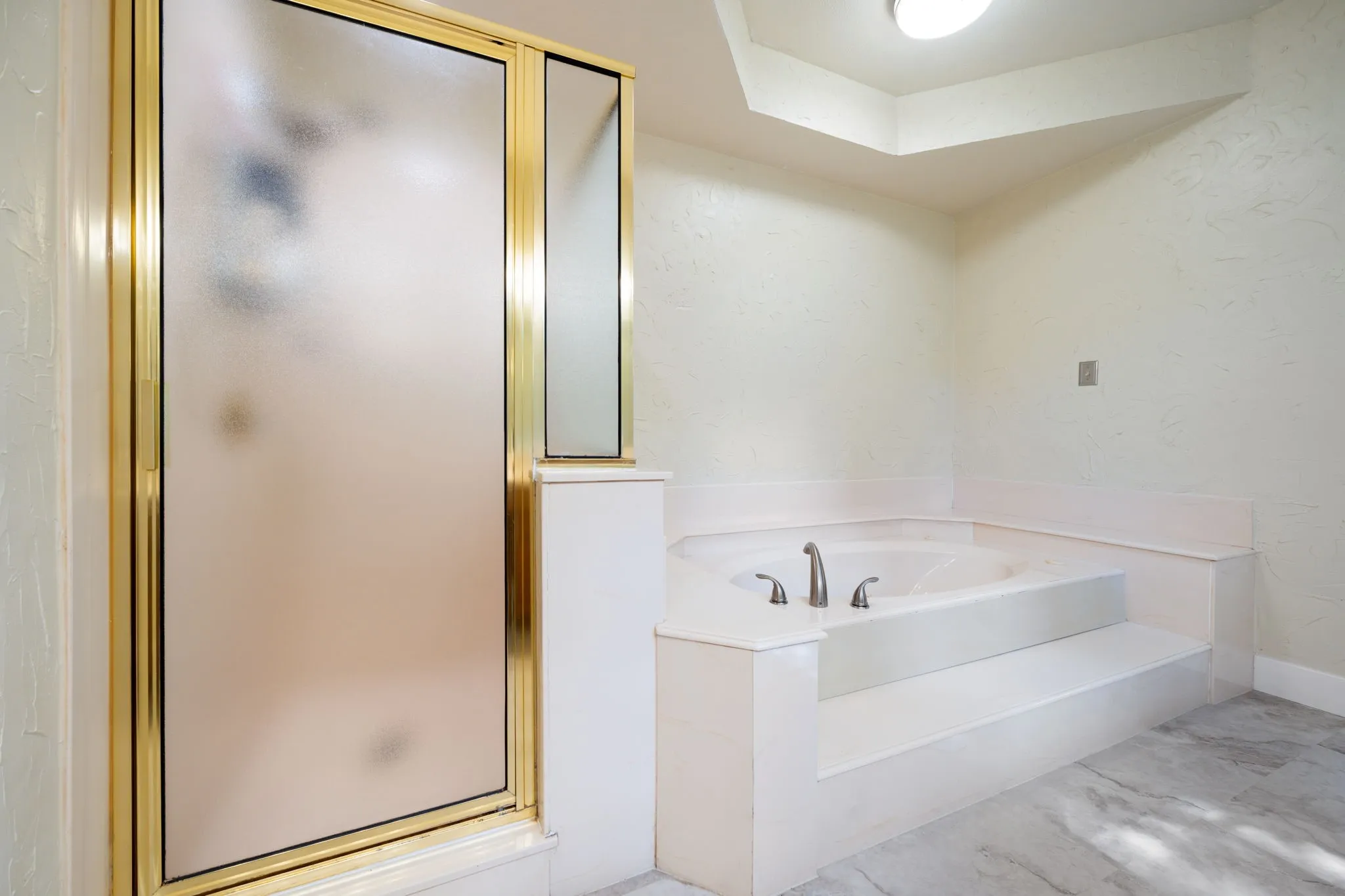 Single Family Residence For Sale in Hunt County , 1023 County Road 3310, Greenville, Texas 75402, 3 Bedroom, 4 Bathroom, 5 Garage spaces, 3,138 Sqft, built in 1987, mls#21316941, Real Estate Agent in Greenville, Homes For Sale in Hunt county, Homes For Sale in Greenville, Realtor in Greenville Texas, Real Estate Brokerage Independent Realty Texas, Luminita Cordes Realtor