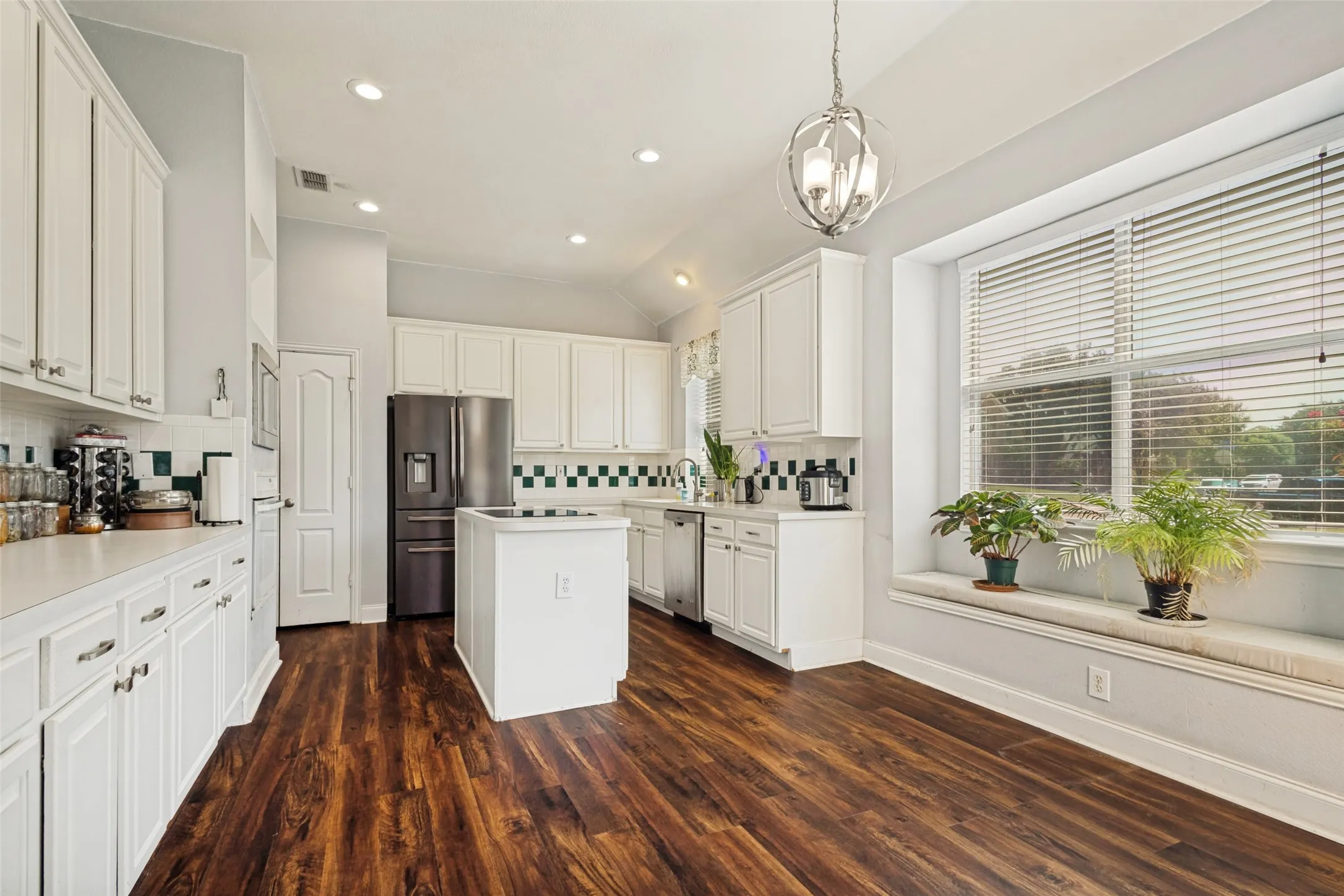Single Family Residence For Rent in Denton County , 3737 Cottonwood Springs Drive, The Colony, Texas 75056, 4 Bedroom, 6 Bathroom, 2 Garage spaces, 2,347 Sqft, built in 1996, mls#21320284, Real Estate Agent in The Colony, Homes For Rent in Denton county, Homes For Rent in The Colony, Realtor in The Colony Texas, Real Estate Brokerage Independent Realty Texas, Luminita Cordes Realtor