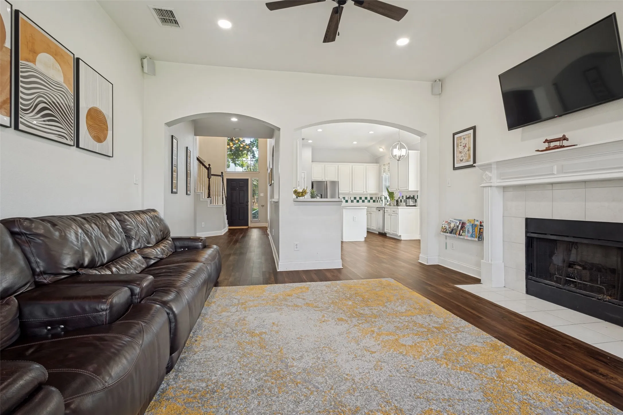 Single Family Residence For Rent in Denton County , 3737 Cottonwood Springs Drive, The Colony, Texas 75056, 4 Bedroom, 6 Bathroom, 2 Garage spaces, 2,347 Sqft, built in 1996, mls#21320284, Real Estate Agent in The Colony, Homes For Rent in Denton county, Homes For Rent in The Colony, Realtor in The Colony Texas, Real Estate Brokerage Independent Realty Texas, Luminita Cordes Realtor