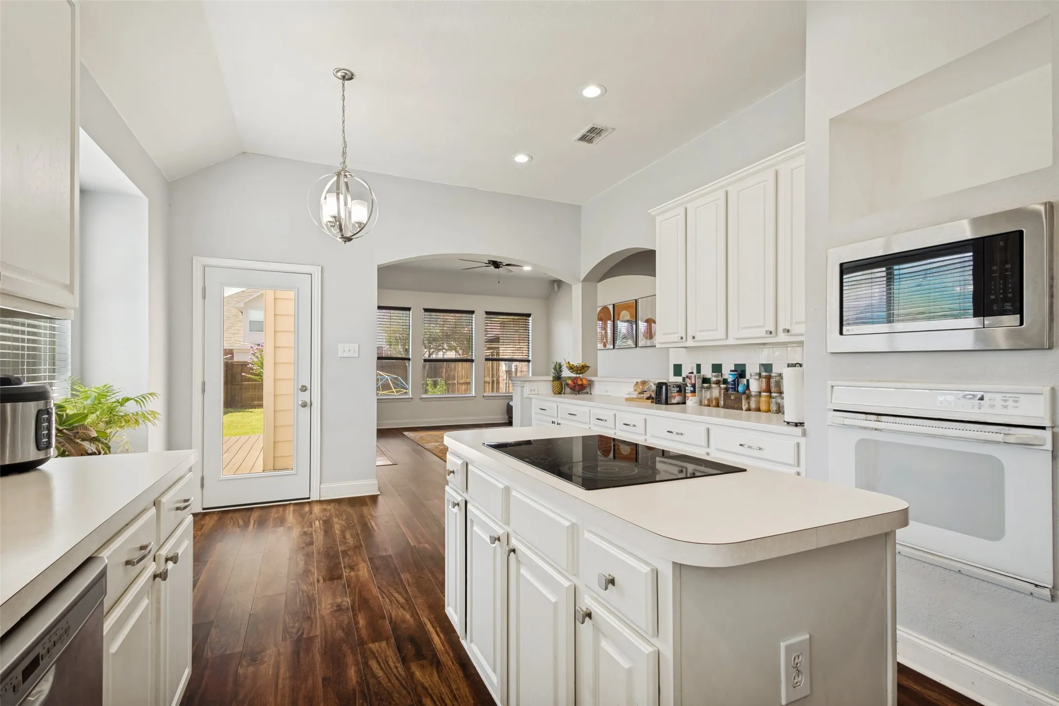 Single Family Residence For Rent in Denton County , 3737 Cottonwood Springs Drive, The Colony, Texas 75056, 4 Bedroom, 6 Bathroom, 2 Garage spaces, 2,347 Sqft, built in 1996, mls#21320284, Real Estate Agent in The Colony, Homes For Rent in Denton county, Homes For Rent in The Colony, Realtor in The Colony Texas, Real Estate Brokerage Independent Realty Texas, Luminita Cordes Realtor