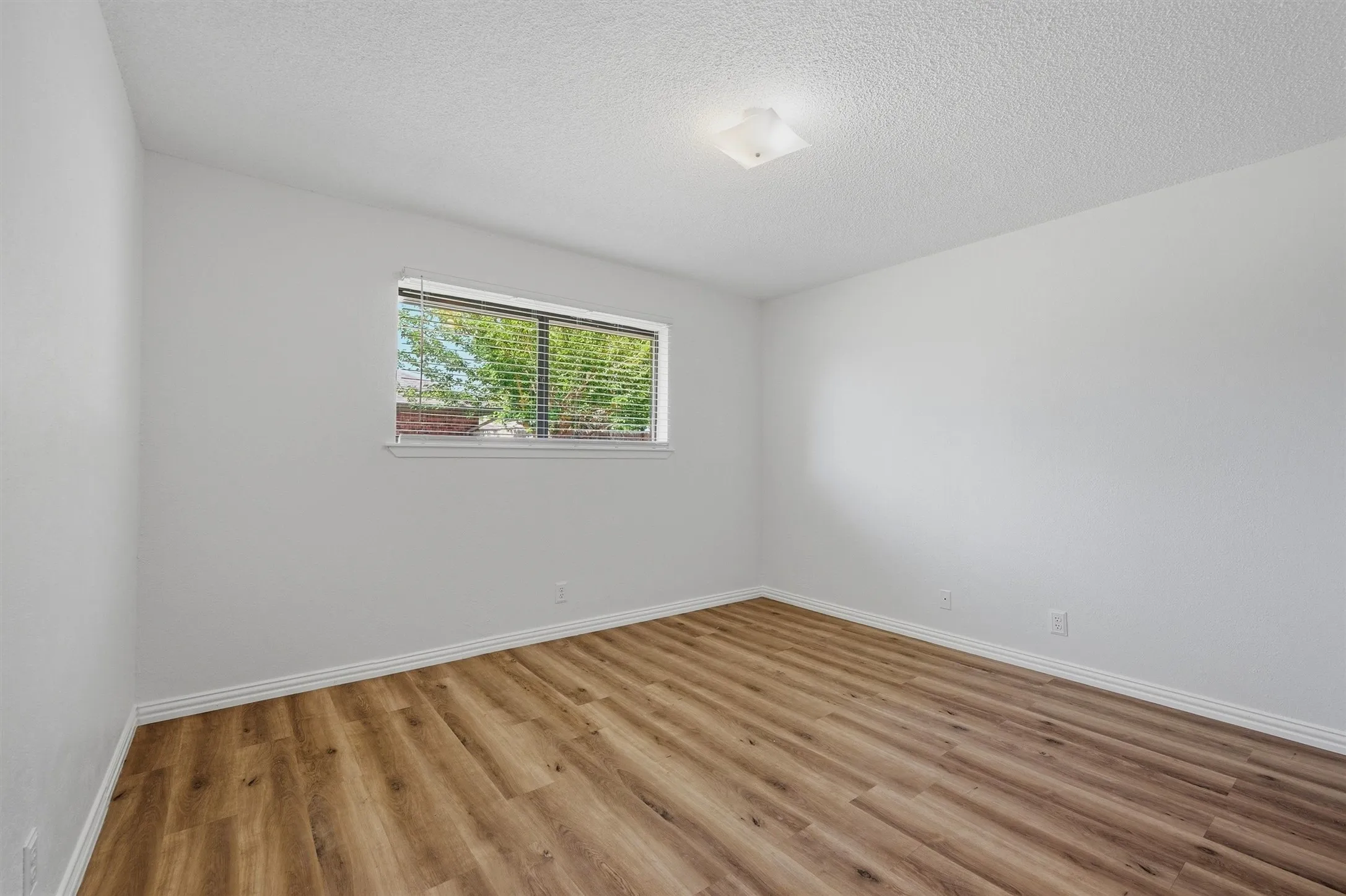 Single Family Residence For Sale in Grayson County , 3110 Normandy Drive, Sherman, Texas 75090, 3 Bedroom, 2 Bathroom, 2 Garage spaces, 1,387 Sqft, built in 1983, mls#21316509, Real Estate Agent in Sherman, Homes For Sale in Grayson county, Homes For Sale in Sherman, Realtor in Sherman Texas, Real Estate Brokerage Independent Realty Texas, Luminita Cordes Realtor