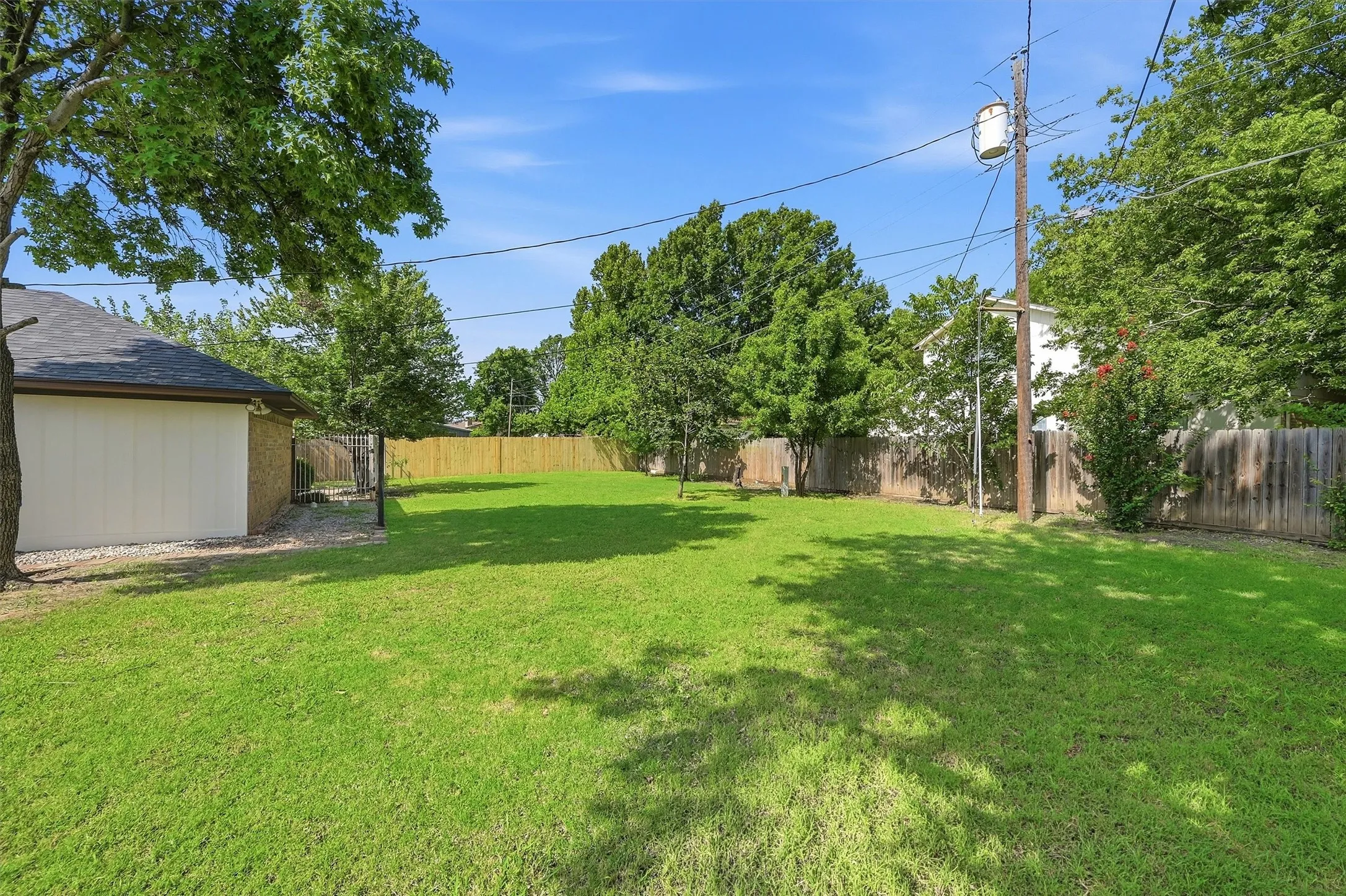 Single Family Residence For Sale in Grayson County , 3110 Normandy Drive, Sherman, Texas 75090, 3 Bedroom, 2 Bathroom, 2 Garage spaces, 1,387 Sqft, built in 1983, mls#21316509, Real Estate Agent in Sherman, Homes For Sale in Grayson county, Homes For Sale in Sherman, Realtor in Sherman Texas, Real Estate Brokerage Independent Realty Texas, Luminita Cordes Realtor