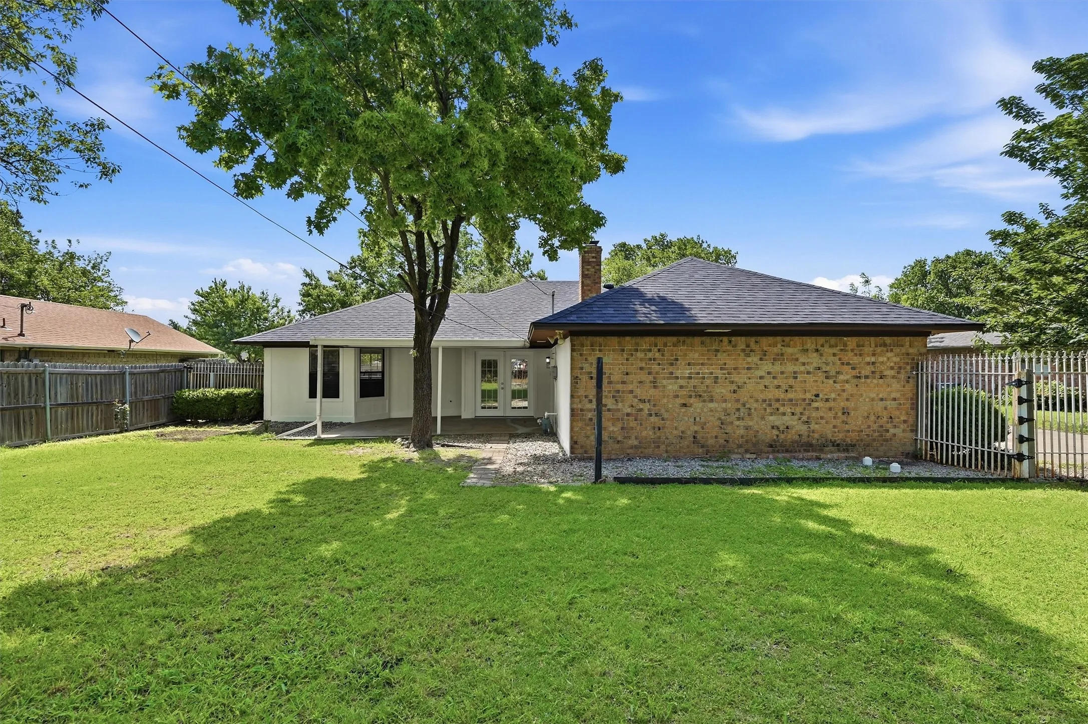 Single Family Residence For Sale in Grayson County , 3110 Normandy Drive, Sherman, Texas 75090, 3 Bedroom, 2 Bathroom, 2 Garage spaces, 1,387 Sqft, built in 1983, mls#21316509, Real Estate Agent in Sherman, Homes For Sale in Grayson county, Homes For Sale in Sherman, Realtor in Sherman Texas, Real Estate Brokerage Independent Realty Texas, Luminita Cordes Realtor