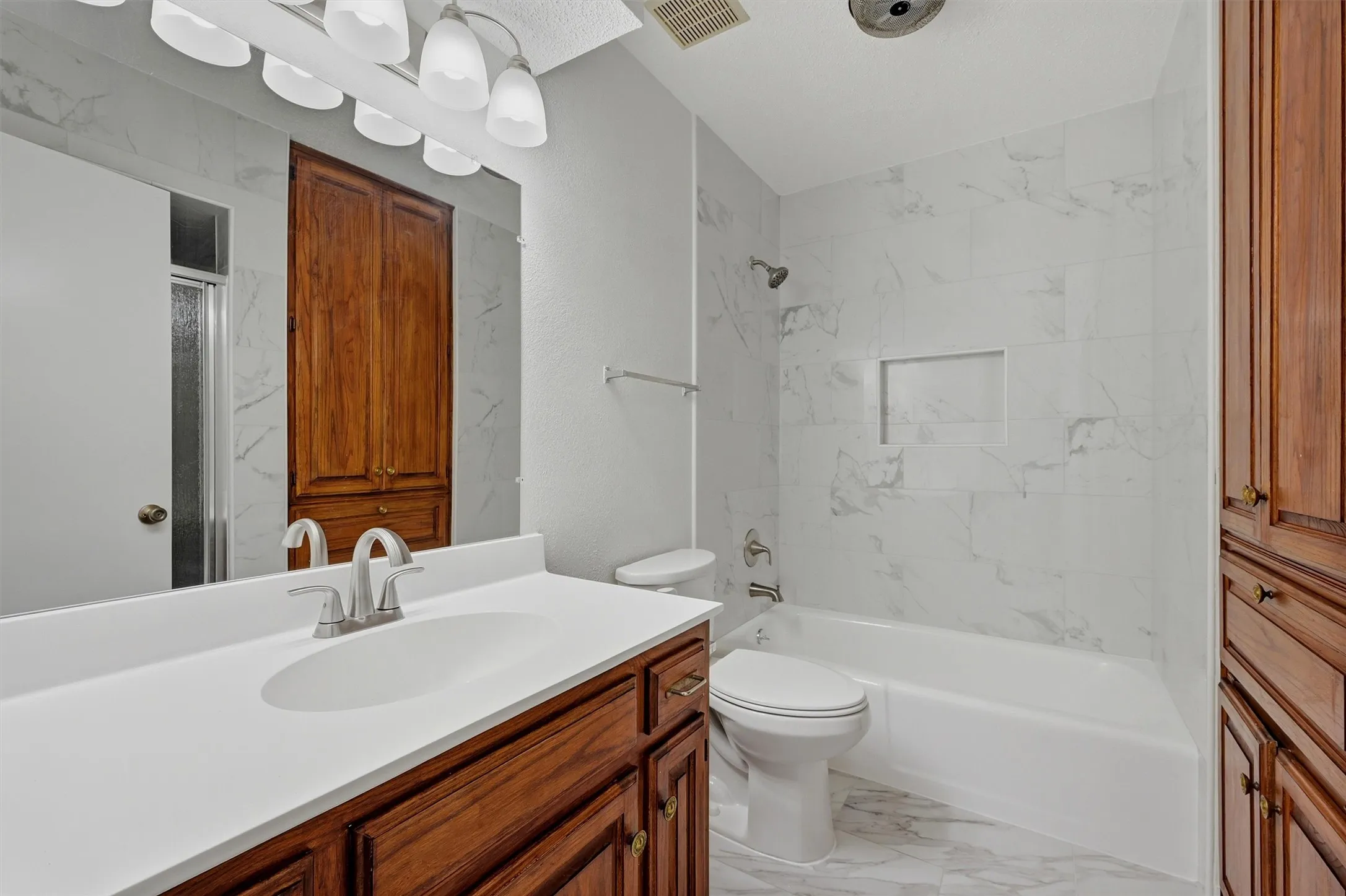 Single Family Residence For Sale in Grayson County , 3110 Normandy Drive, Sherman, Texas 75090, 3 Bedroom, 2 Bathroom, 2 Garage spaces, 1,387 Sqft, built in 1983, mls#21316509, Real Estate Agent in Sherman, Homes For Sale in Grayson county, Homes For Sale in Sherman, Realtor in Sherman Texas, Real Estate Brokerage Independent Realty Texas, Luminita Cordes Realtor