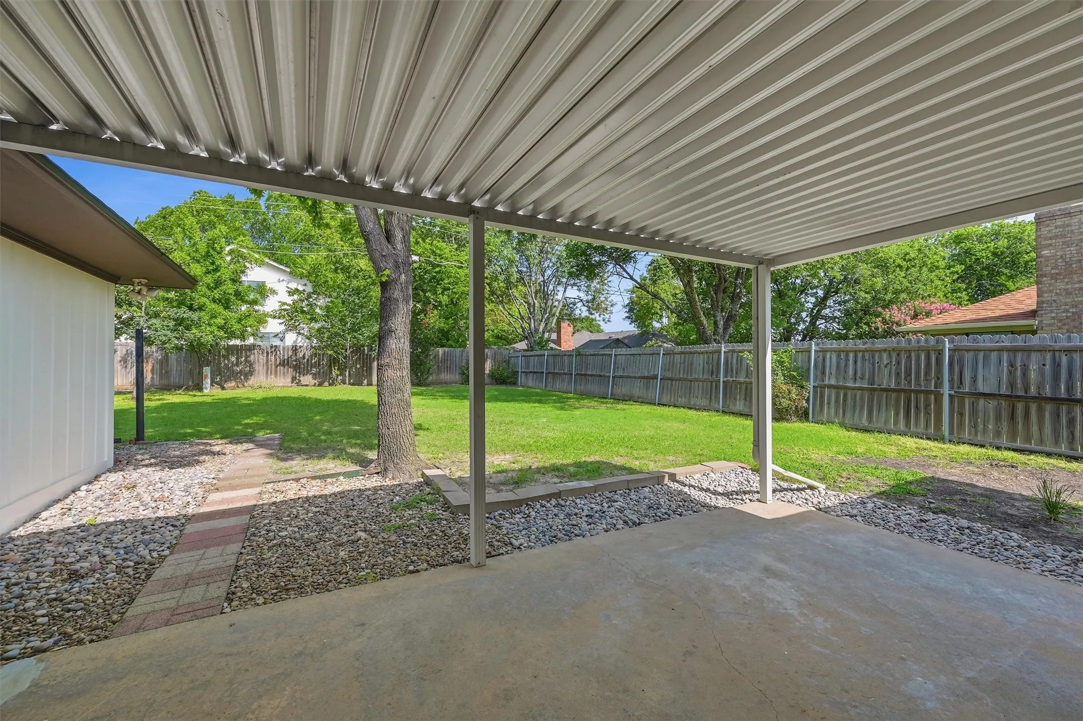 Single Family Residence For Sale in Grayson County , 3110 Normandy Drive, Sherman, Texas 75090, 3 Bedroom, 2 Bathroom, 2 Garage spaces, 1,387 Sqft, built in 1983, mls#21316509, Real Estate Agent in Sherman, Homes For Sale in Grayson county, Homes For Sale in Sherman, Realtor in Sherman Texas, Real Estate Brokerage Independent Realty Texas, Luminita Cordes Realtor