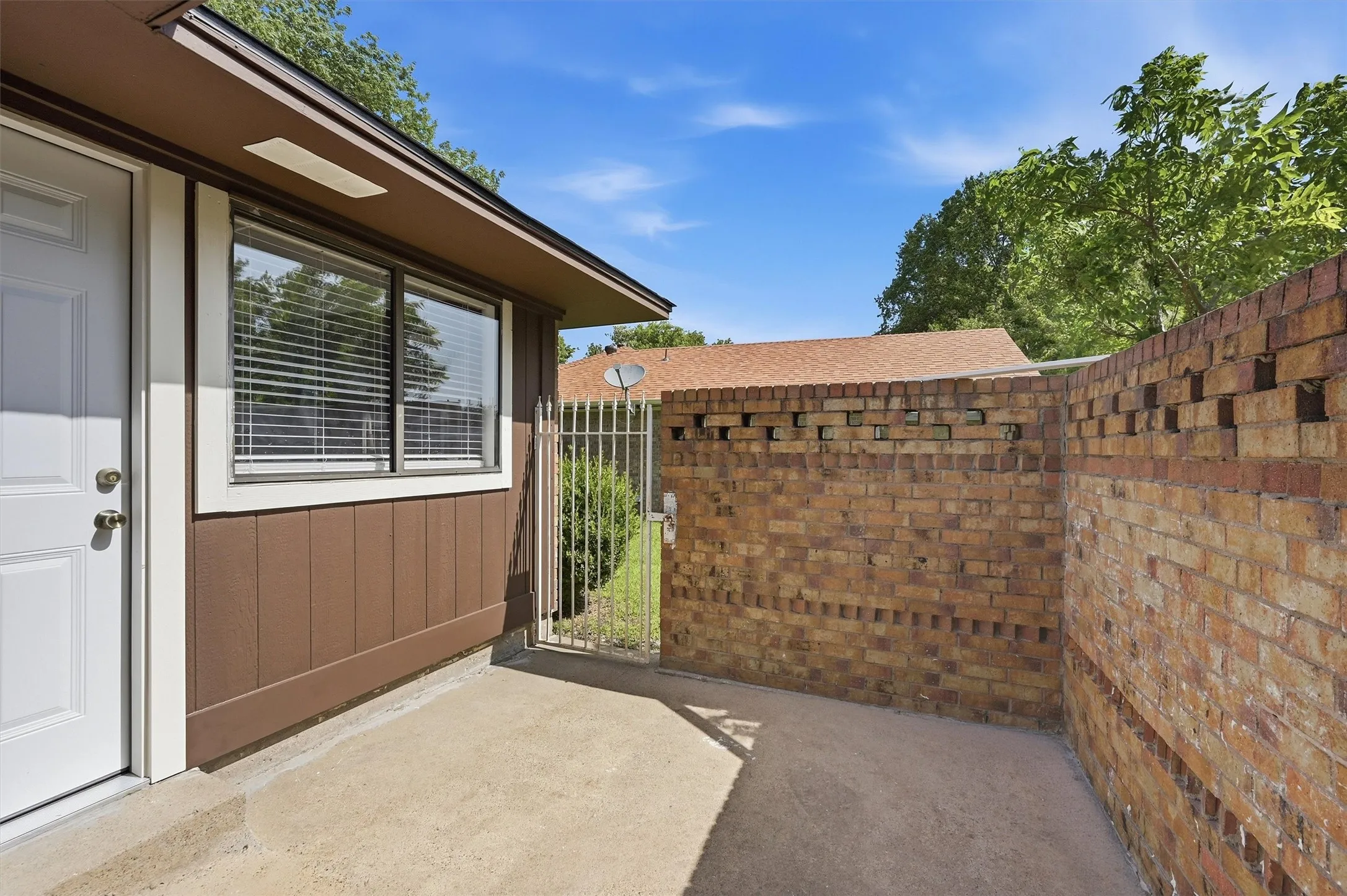 Single Family Residence For Sale in Grayson County , 3110 Normandy Drive, Sherman, Texas 75090, 3 Bedroom, 2 Bathroom, 2 Garage spaces, 1,387 Sqft, built in 1983, mls#21316509, Real Estate Agent in Sherman, Homes For Sale in Grayson county, Homes For Sale in Sherman, Realtor in Sherman Texas, Real Estate Brokerage Independent Realty Texas, Luminita Cordes Realtor