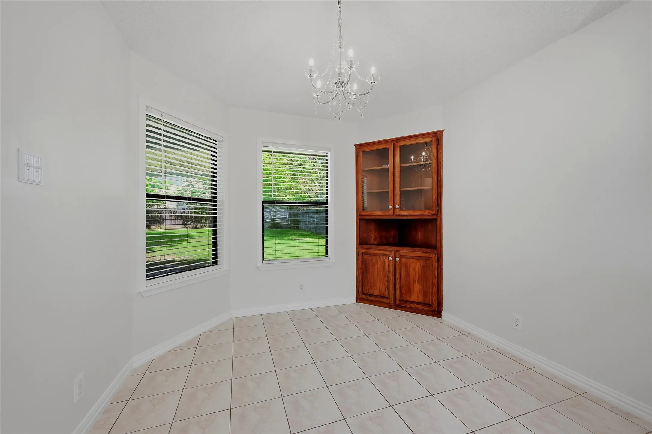 Single Family Residence For Sale in Grayson County , 3110 Normandy Drive, Sherman, Texas 75090, 3 Bedroom, 2 Bathroom, 2 Garage spaces, 1,387 Sqft, built in 1983, mls#21316509, Real Estate Agent in Sherman, Homes For Sale in Grayson county, Homes For Sale in Sherman, Realtor in Sherman Texas, Real Estate Brokerage Independent Realty Texas, Luminita Cordes Realtor