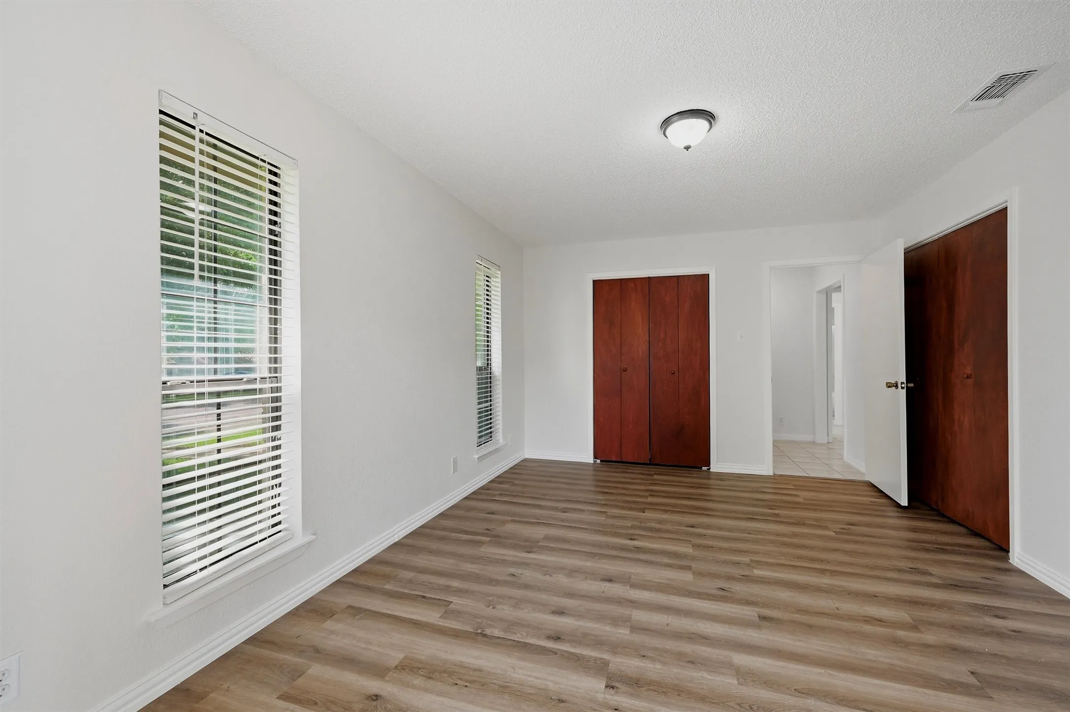 Single Family Residence For Sale in Grayson County , 3110 Normandy Drive, Sherman, Texas 75090, 3 Bedroom, 2 Bathroom, 2 Garage spaces, 1,387 Sqft, built in 1983, mls#21316509, Real Estate Agent in Sherman, Homes For Sale in Grayson county, Homes For Sale in Sherman, Realtor in Sherman Texas, Real Estate Brokerage Independent Realty Texas, Luminita Cordes Realtor