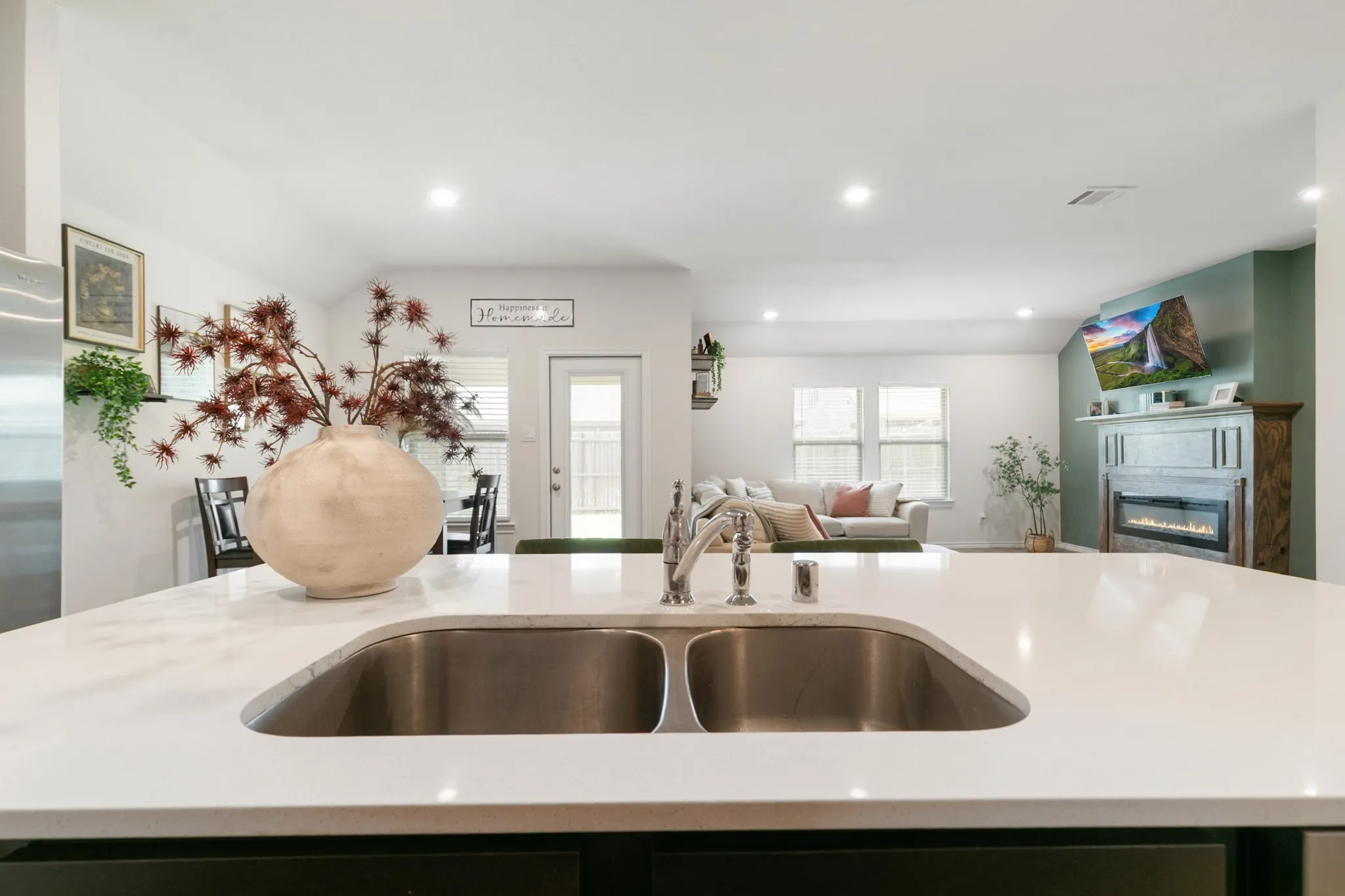 Single Family Residence For Sale in Hunt County , 102 Sunberry Drive, Caddo Mills, Texas 75135, 4 Bedroom, 2 Bathroom, 2 Garage spaces, 1,865 Sqft, built in 2023, mls#21320329, Real Estate Agent in Caddo Mills, Homes For Sale in Hunt county, Homes For Sale in Caddo Mills, Realtor in Caddo Mills Texas, Real Estate Brokerage Independent Realty Texas, Luminita Cordes Realtor