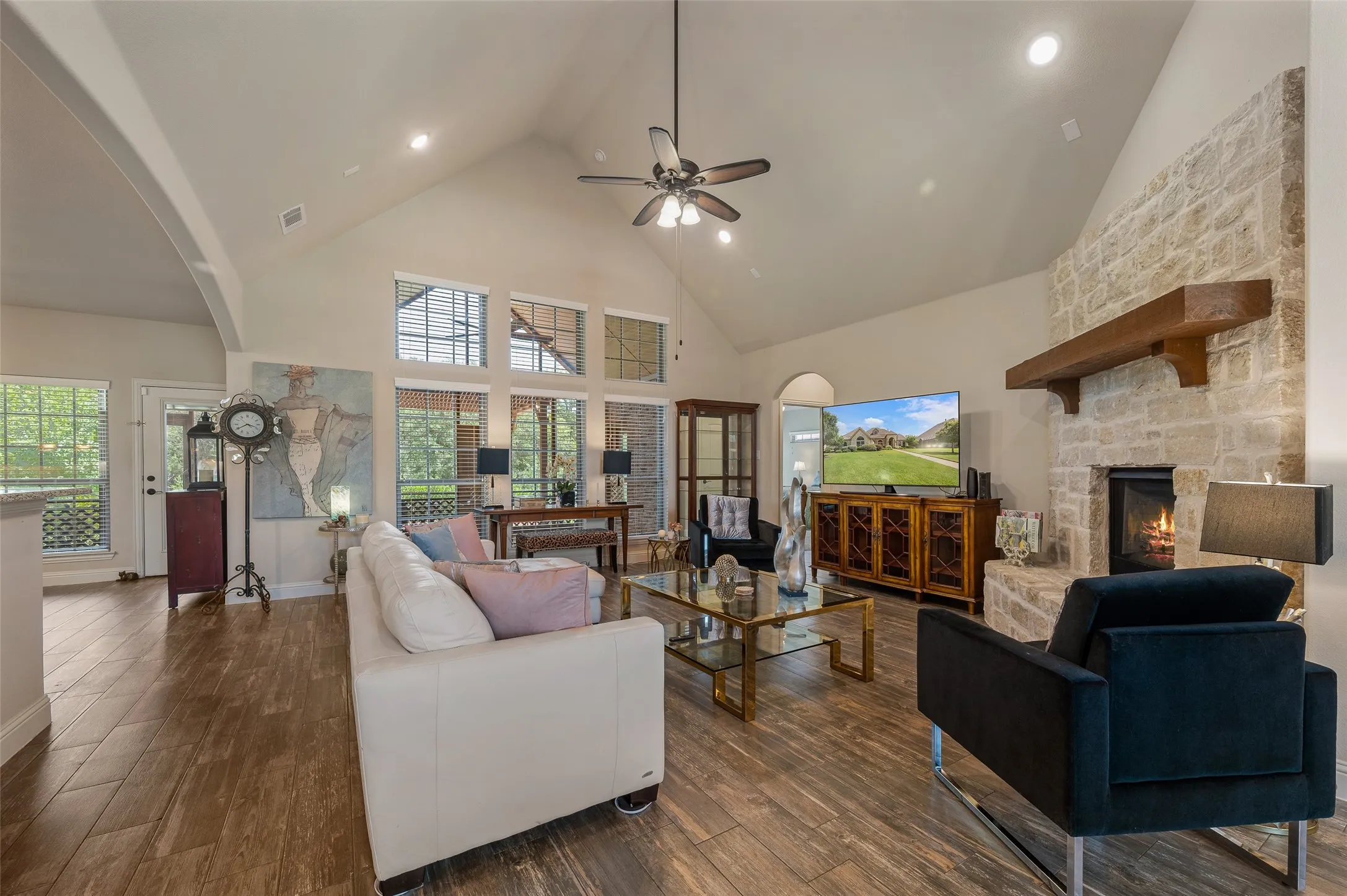 Single Family Residence For Sale in Denton County , 508 Ambergate Drive, Shady Shores, Texas 76208, 4 Bedroom, 4 Bathroom, 3 Garage spaces, 3,152 Sqft, built in 2019, mls#21318971, Real Estate Agent in Shady Shores, Homes For Sale in Denton county, Homes For Sale in Shady Shores, Realtor in Shady Shores Texas, Real Estate Brokerage Independent Realty Texas, Luminita Cordes Realtor