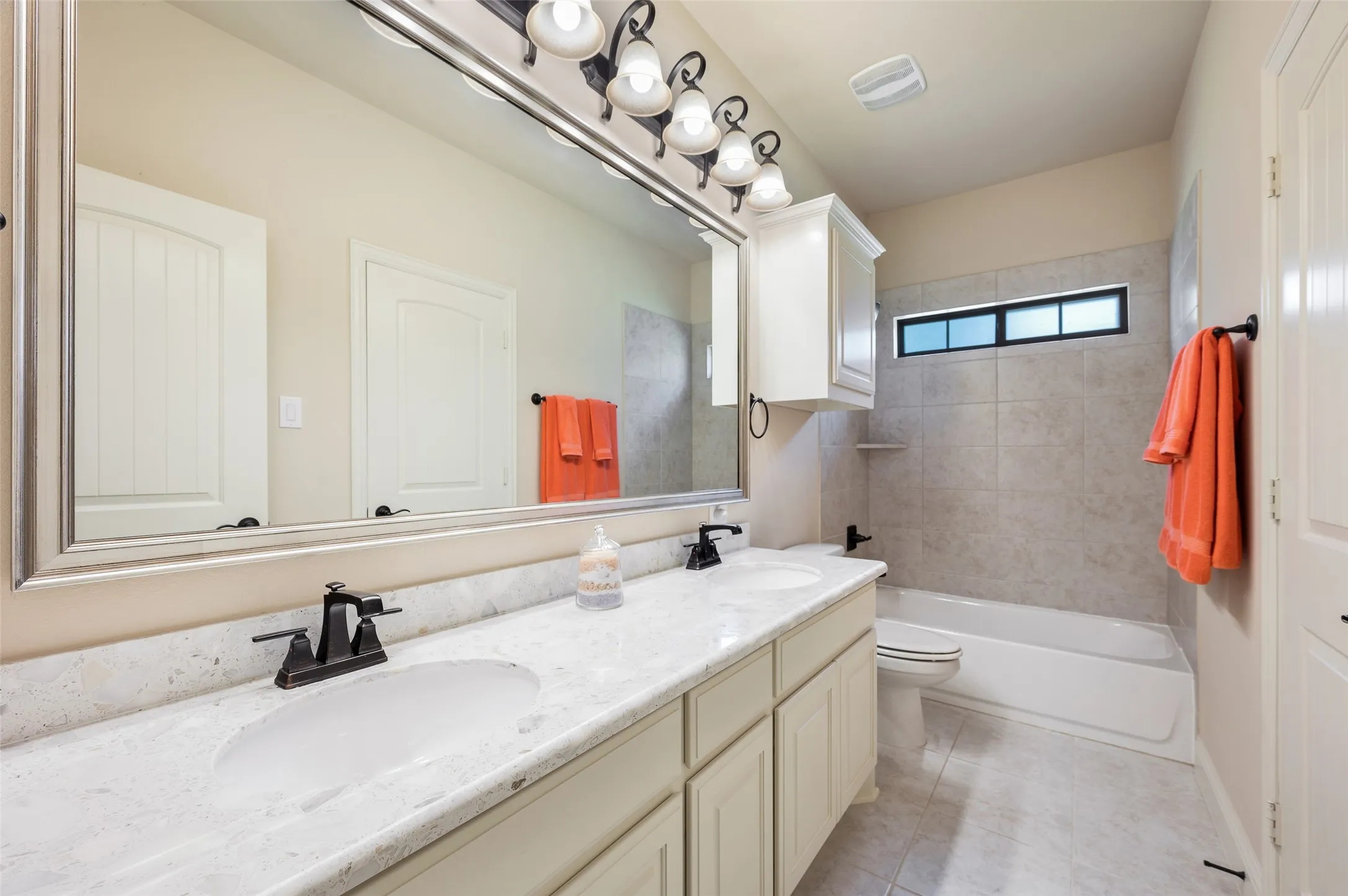Single Family Residence For Sale in Denton County , 508 Ambergate Drive, Shady Shores, Texas 76208, 4 Bedroom, 4 Bathroom, 3 Garage spaces, 3,152 Sqft, built in 2019, mls#21318971, Real Estate Agent in Shady Shores, Homes For Sale in Denton county, Homes For Sale in Shady Shores, Realtor in Shady Shores Texas, Real Estate Brokerage Independent Realty Texas, Luminita Cordes Realtor