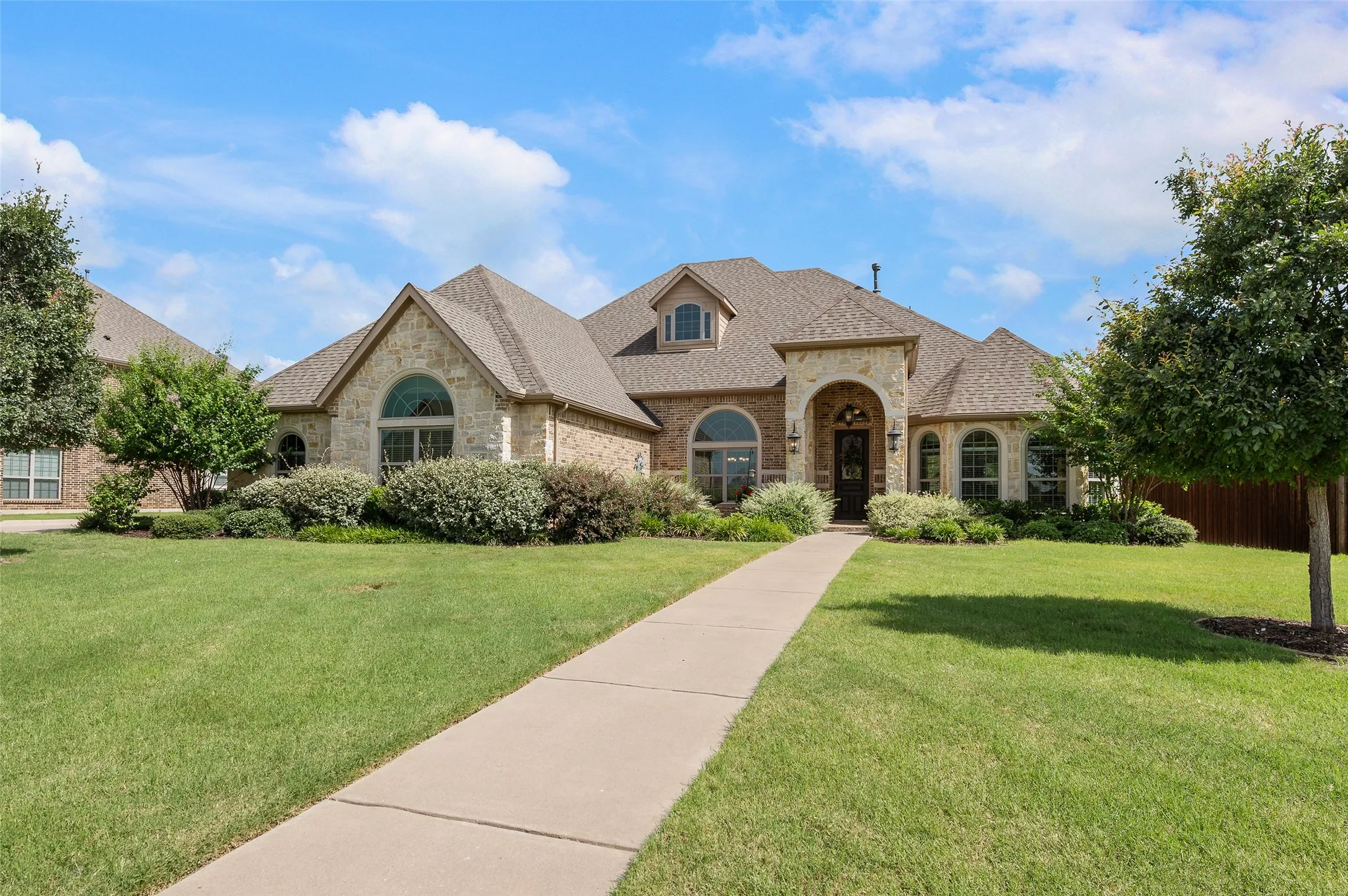 Single Family Residence For Sale in Denton County , 508 Ambergate Drive, Shady Shores, Texas 76208, 4 Bedroom, 4 Bathroom, 3 Garage spaces, 3,152 Sqft, built in 2019, mls#21318971, Real Estate Agent in Shady Shores, Homes For Sale in Denton county, Homes For Sale in Shady Shores, Realtor in Shady Shores Texas, Real Estate Brokerage Independent Realty Texas, Luminita Cordes Realtor