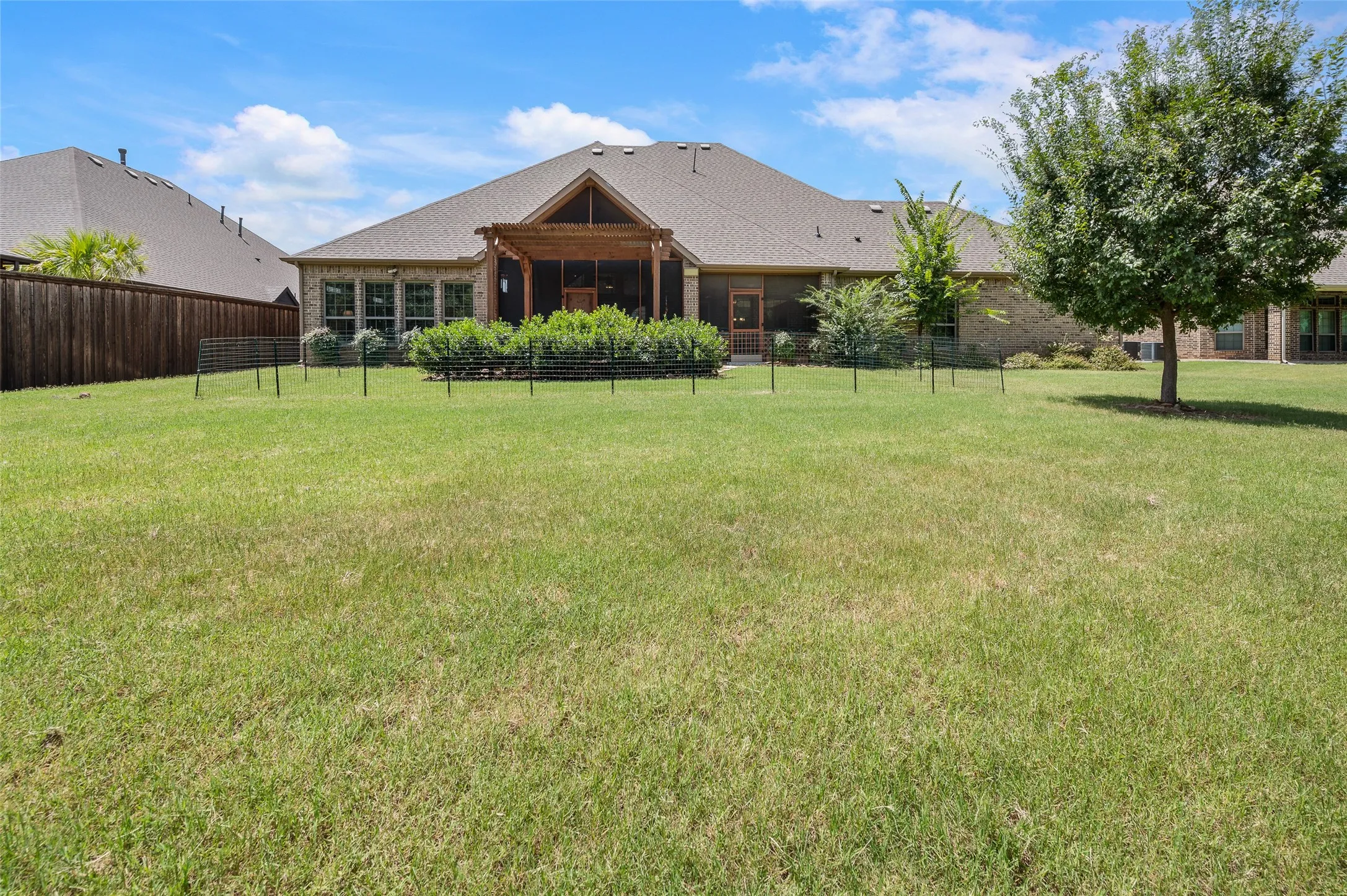 Single Family Residence For Sale in Denton County , 508 Ambergate Drive, Shady Shores, Texas 76208, 4 Bedroom, 4 Bathroom, 3 Garage spaces, 3,152 Sqft, built in 2019, mls#21318971, Real Estate Agent in Shady Shores, Homes For Sale in Denton county, Homes For Sale in Shady Shores, Realtor in Shady Shores Texas, Real Estate Brokerage Independent Realty Texas, Luminita Cordes Realtor