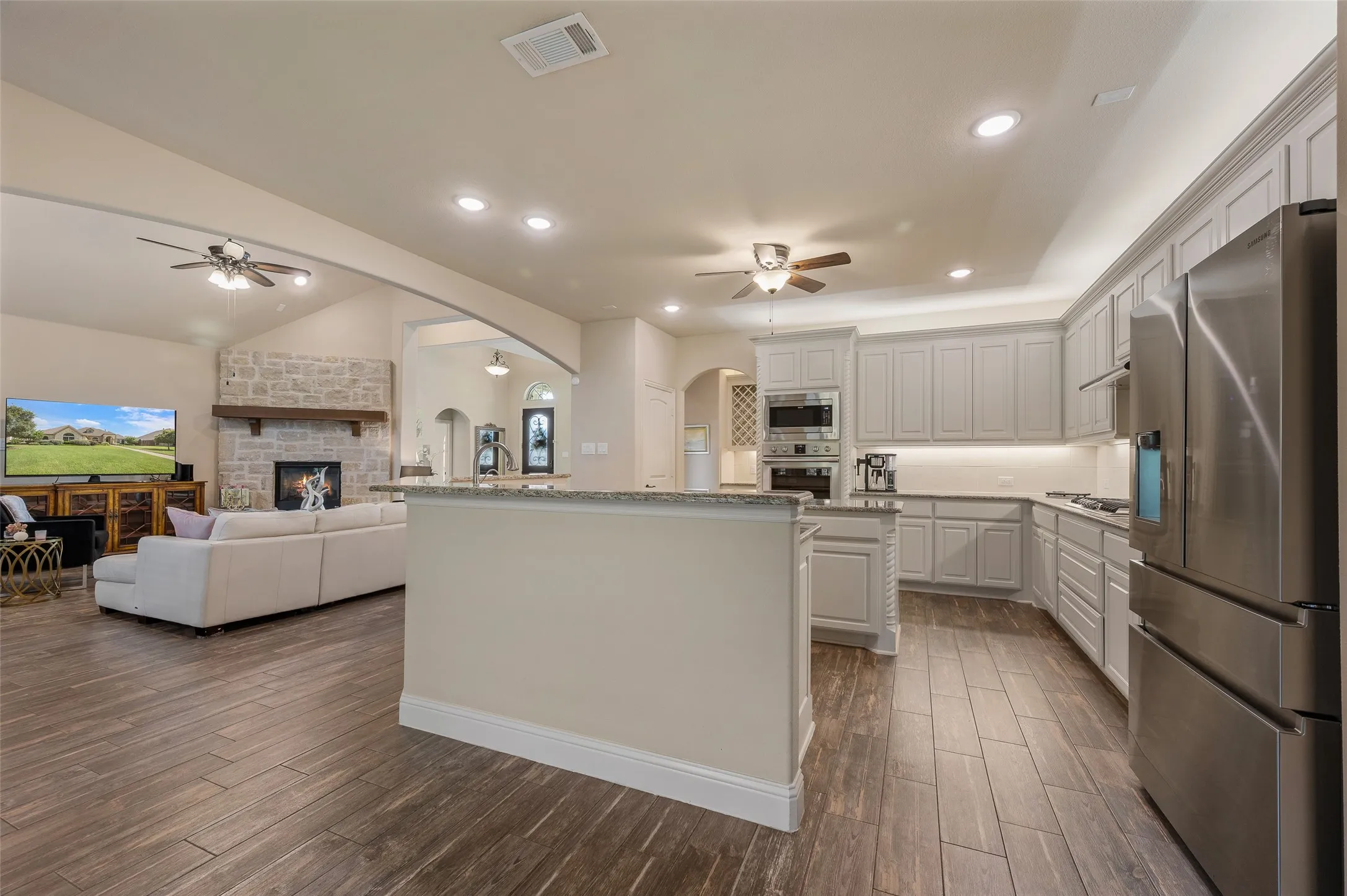 Single Family Residence For Sale in Denton County , 508 Ambergate Drive, Shady Shores, Texas 76208, 4 Bedroom, 4 Bathroom, 3 Garage spaces, 3,152 Sqft, built in 2019, mls#21318971, Real Estate Agent in Shady Shores, Homes For Sale in Denton county, Homes For Sale in Shady Shores, Realtor in Shady Shores Texas, Real Estate Brokerage Independent Realty Texas, Luminita Cordes Realtor