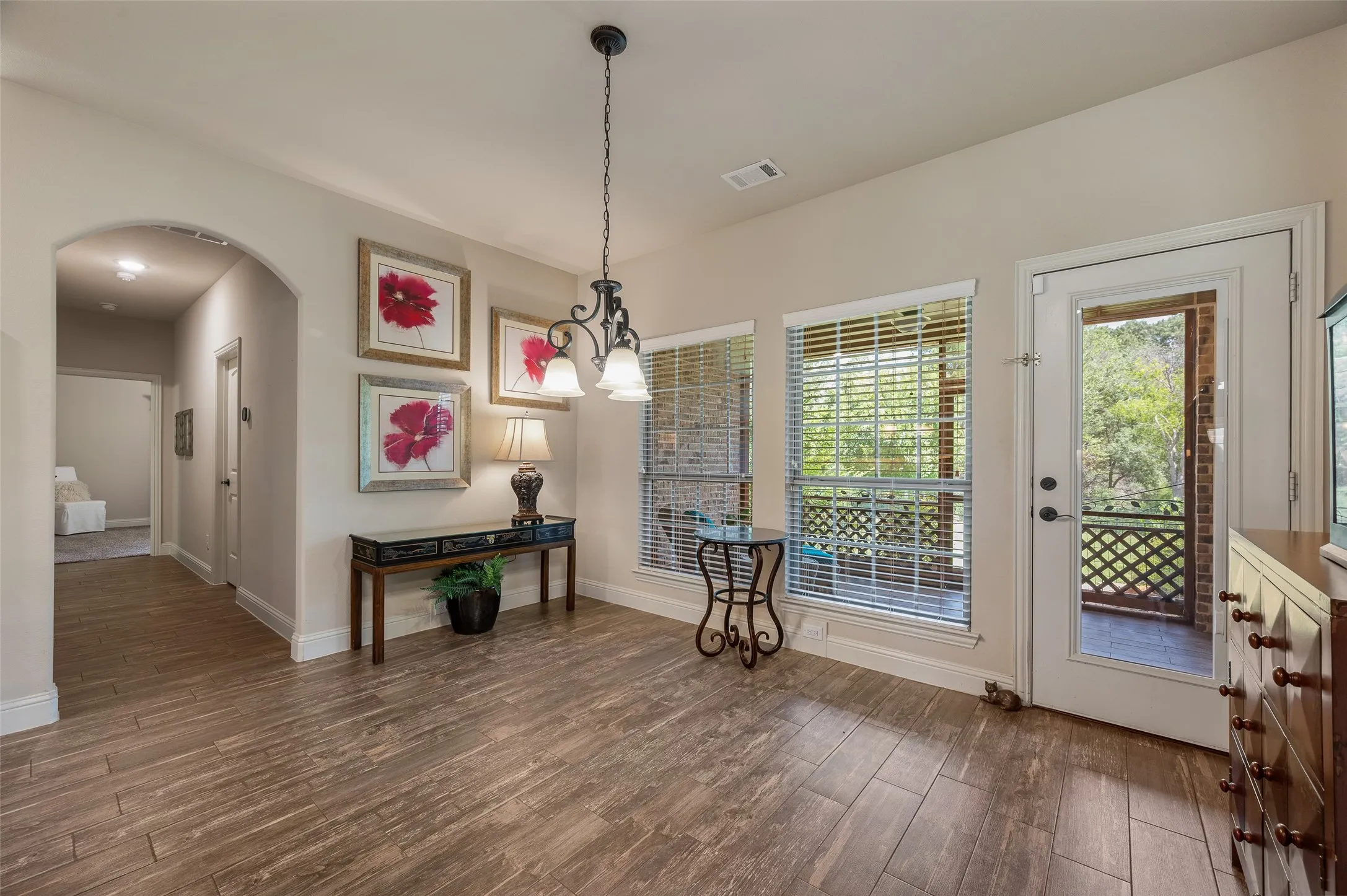 Single Family Residence For Sale in Denton County , 508 Ambergate Drive, Shady Shores, Texas 76208, 4 Bedroom, 4 Bathroom, 3 Garage spaces, 3,152 Sqft, built in 2019, mls#21318971, Real Estate Agent in Shady Shores, Homes For Sale in Denton county, Homes For Sale in Shady Shores, Realtor in Shady Shores Texas, Real Estate Brokerage Independent Realty Texas, Luminita Cordes Realtor