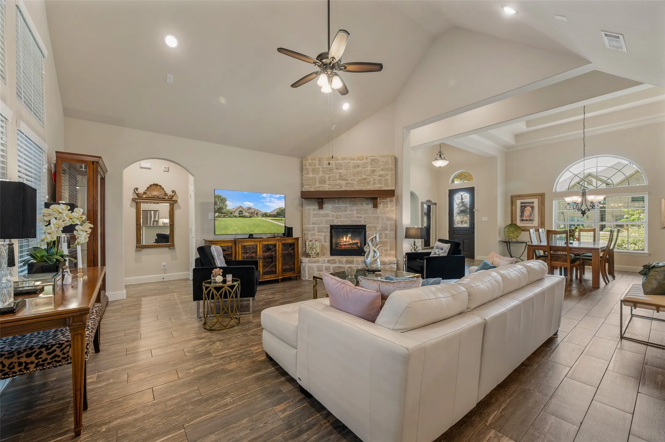 Single Family Residence For Sale in Denton County , 508 Ambergate Drive, Shady Shores, Texas 76208, 4 Bedroom, 4 Bathroom, 3 Garage spaces, 3,152 Sqft, built in 2019, mls#21318971, Real Estate Agent in Shady Shores, Homes For Sale in Denton county, Homes For Sale in Shady Shores, Realtor in Shady Shores Texas, Real Estate Brokerage Independent Realty Texas, Luminita Cordes Realtor