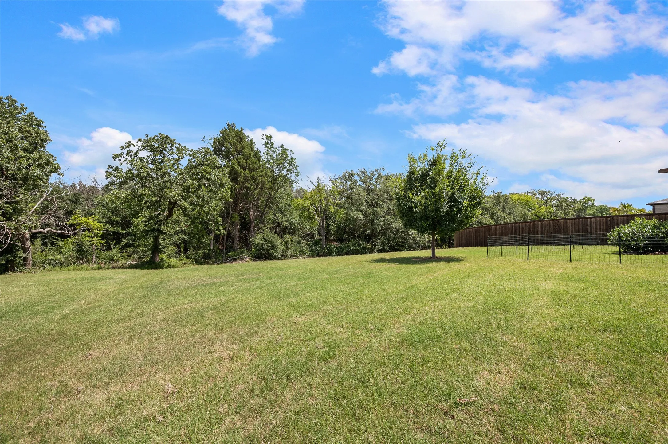 Single Family Residence For Sale in Denton County , 508 Ambergate Drive, Shady Shores, Texas 76208, 4 Bedroom, 4 Bathroom, 3 Garage spaces, 3,152 Sqft, built in 2019, mls#21318971, Real Estate Agent in Shady Shores, Homes For Sale in Denton county, Homes For Sale in Shady Shores, Realtor in Shady Shores Texas, Real Estate Brokerage Independent Realty Texas, Luminita Cordes Realtor
