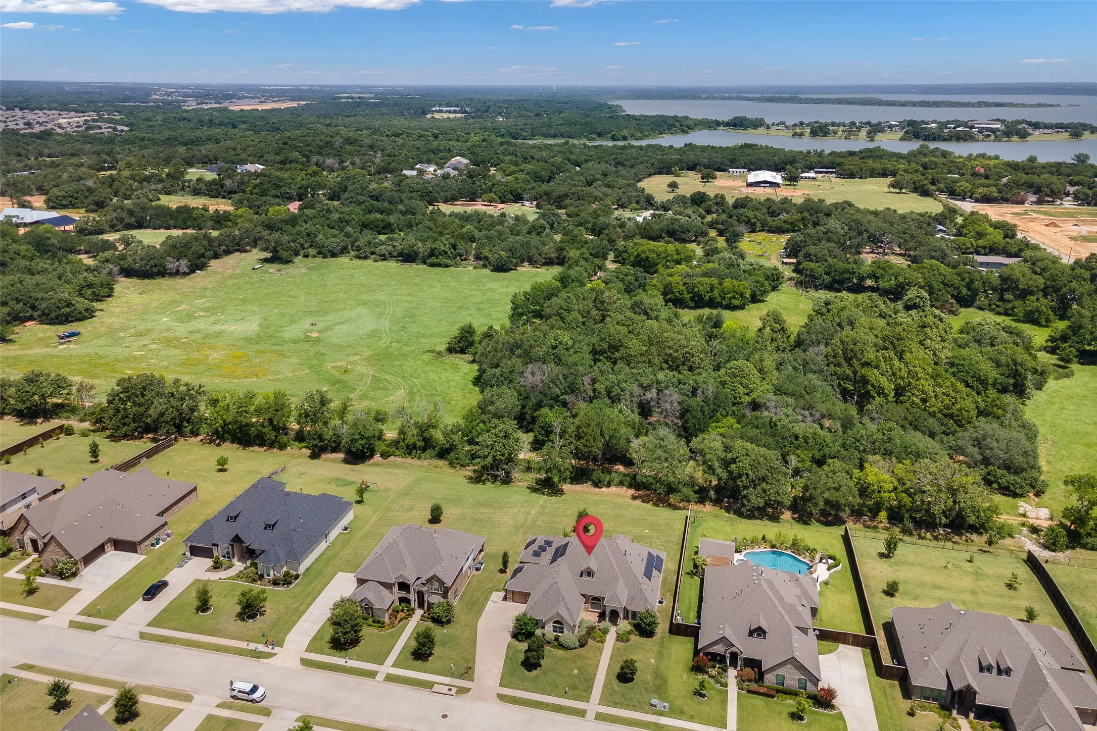 Single Family Residence For Sale in Denton County , 508 Ambergate Drive, Shady Shores, Texas 76208, 4 Bedroom, 4 Bathroom, 3 Garage spaces, 3,152 Sqft, built in 2019, mls#21318971, Real Estate Agent in Shady Shores, Homes For Sale in Denton county, Homes For Sale in Shady Shores, Realtor in Shady Shores Texas, Real Estate Brokerage Independent Realty Texas, Luminita Cordes Realtor