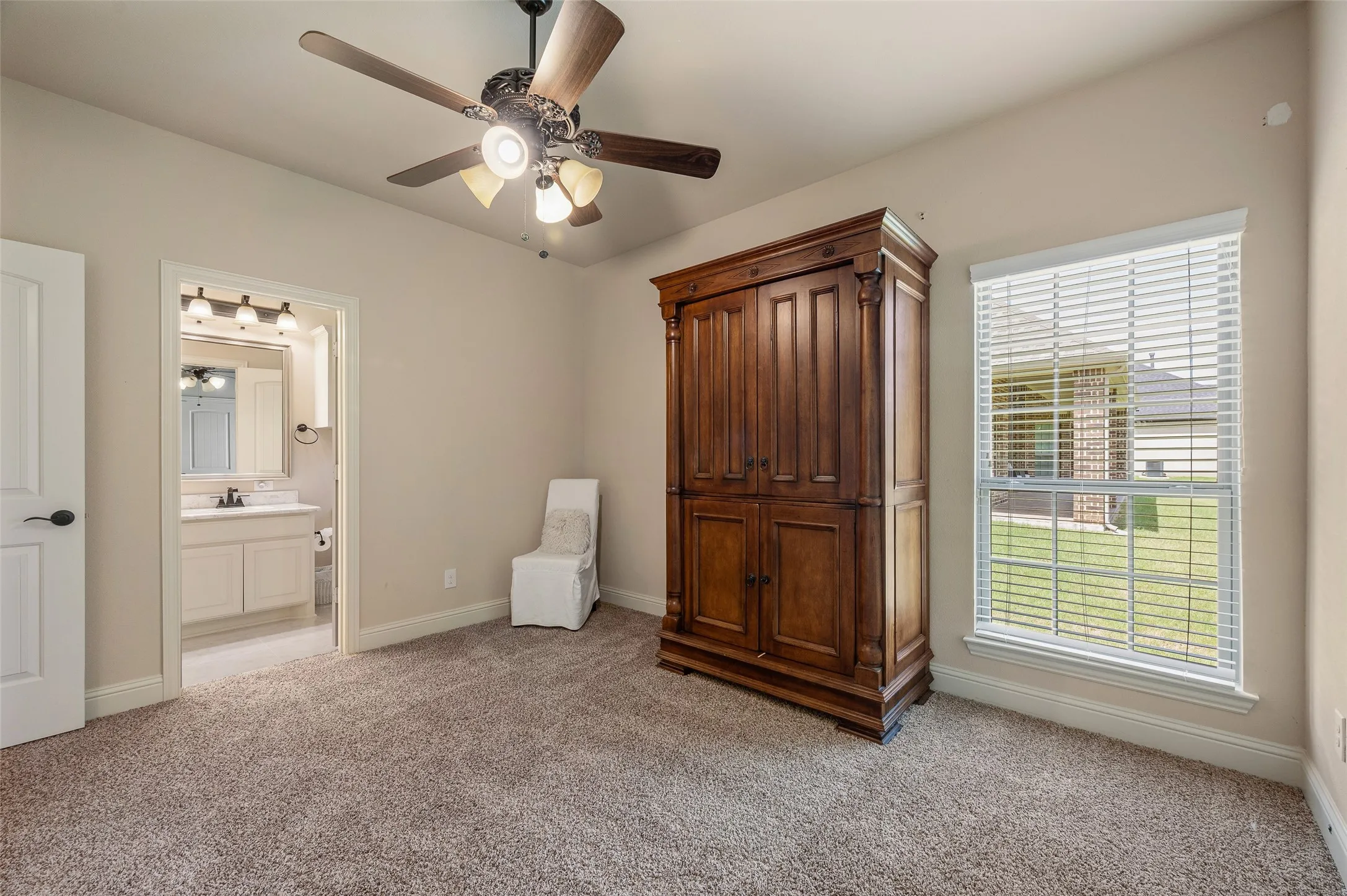 Single Family Residence For Sale in Denton County , 508 Ambergate Drive, Shady Shores, Texas 76208, 4 Bedroom, 4 Bathroom, 3 Garage spaces, 3,152 Sqft, built in 2019, mls#21318971, Real Estate Agent in Shady Shores, Homes For Sale in Denton county, Homes For Sale in Shady Shores, Realtor in Shady Shores Texas, Real Estate Brokerage Independent Realty Texas, Luminita Cordes Realtor