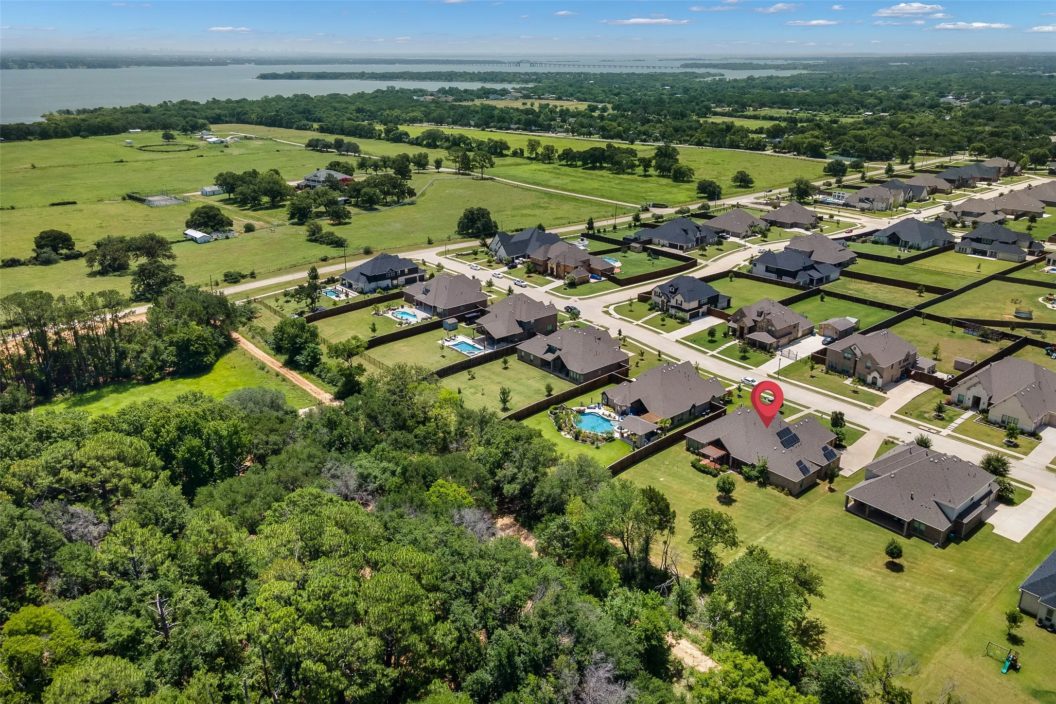 Single Family Residence For Sale in Denton County , 508 Ambergate Drive, Shady Shores, Texas 76208, 4 Bedroom, 4 Bathroom, 3 Garage spaces, 3,152 Sqft, built in 2019, mls#21318971, Real Estate Agent in Shady Shores, Homes For Sale in Denton county, Homes For Sale in Shady Shores, Realtor in Shady Shores Texas, Real Estate Brokerage Independent Realty Texas, Luminita Cordes Realtor