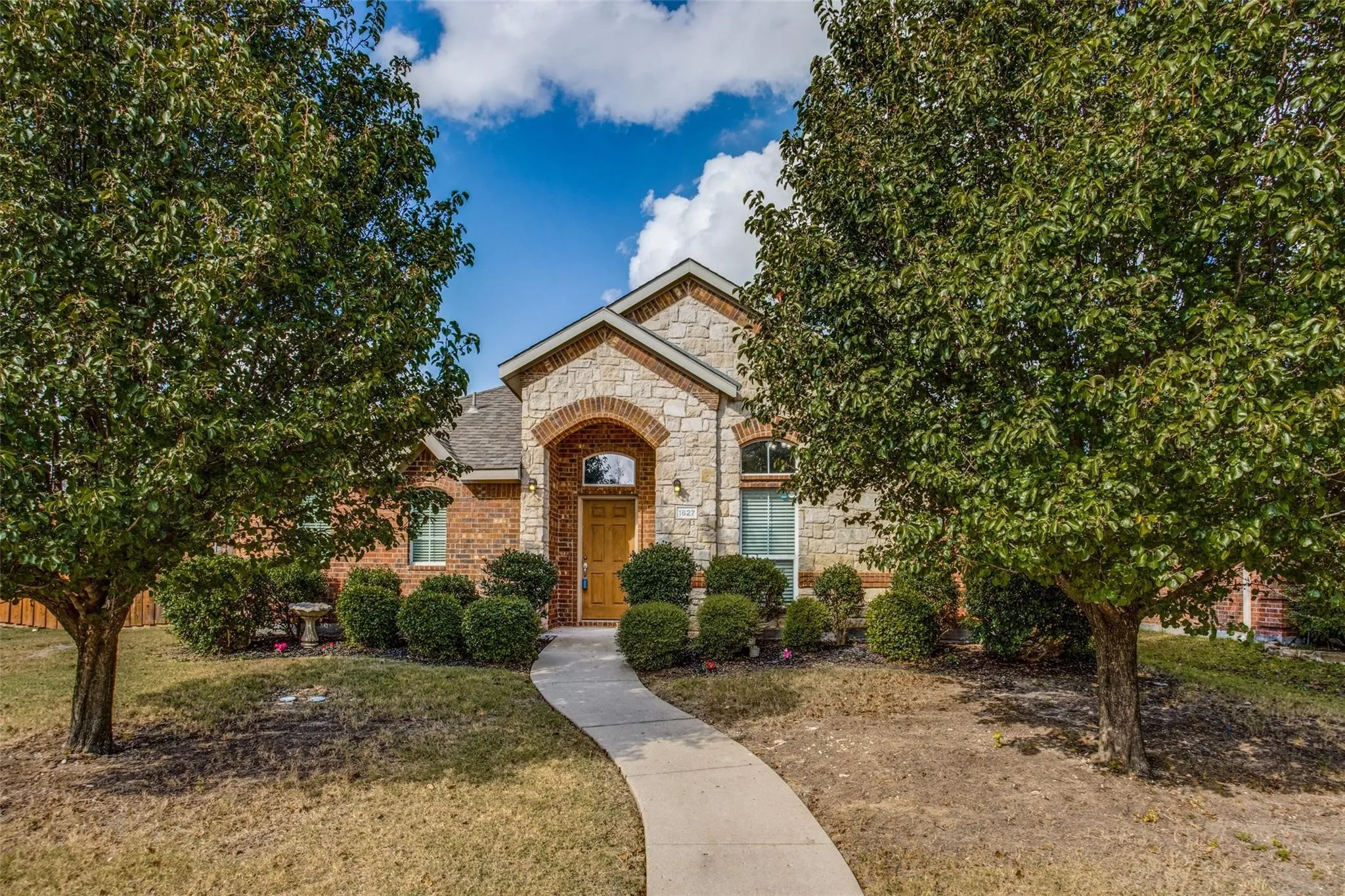 Single Family Residence For Rent in Collin County , 1627 Summerfield Drive, Allen, Texas 75002, 4 Bedroom, 2 Bathroom, 2 Garage spaces, 2,124 Sqft, built in 2005, mls#21320336, Real Estate Agent in Allen, Homes For Rent in Collin county, Homes For Rent in Allen, Realtor in Allen Texas, Real Estate Brokerage Independent Realty Texas, Luminita Cordes Realtor