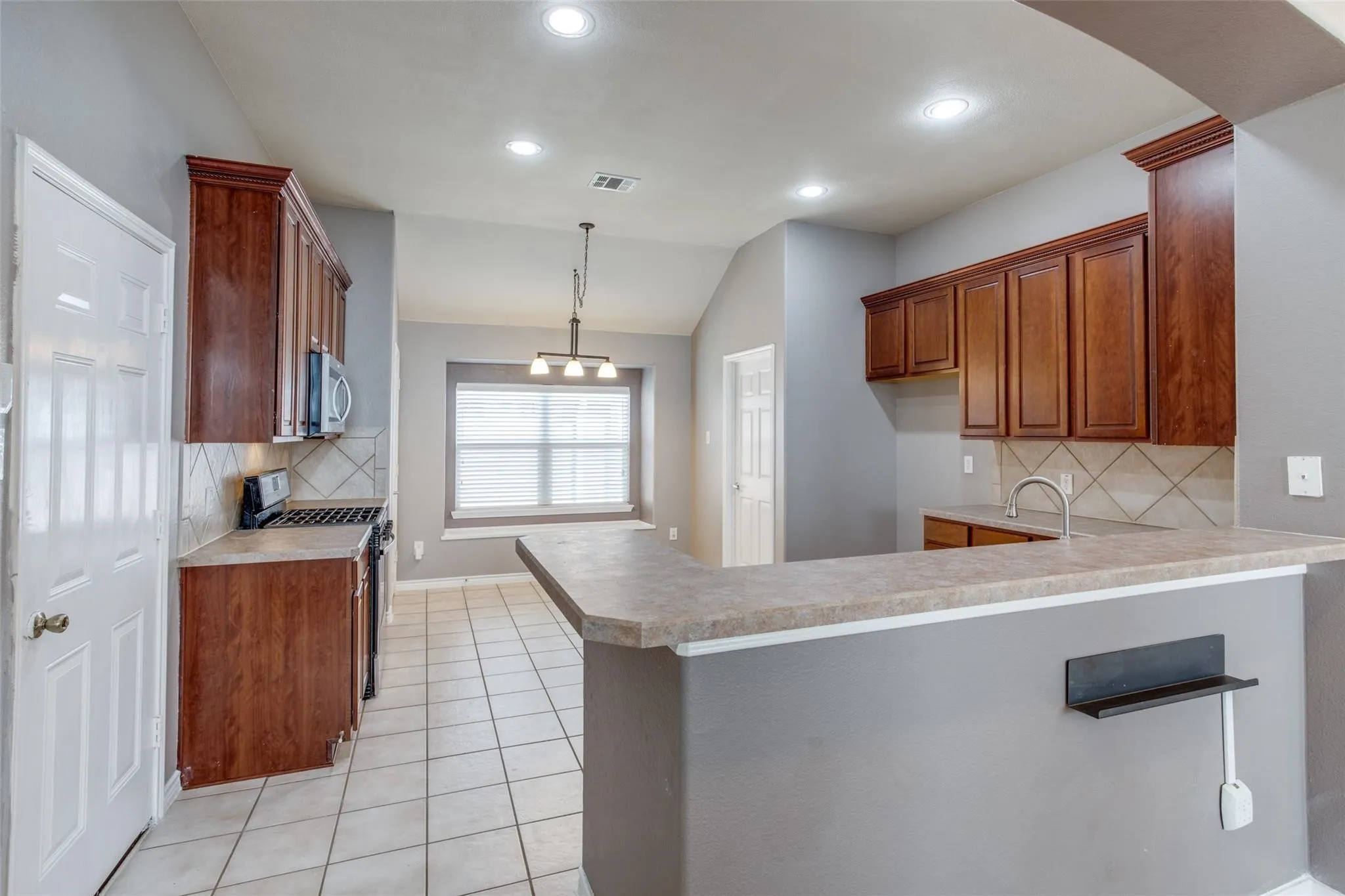 Single Family Residence For Rent in Collin County , 1627 Summerfield Drive, Allen, Texas 75002, 4 Bedroom, 2 Bathroom, 2 Garage spaces, 2,124 Sqft, built in 2005, mls#21320336, Real Estate Agent in Allen, Homes For Rent in Collin county, Homes For Rent in Allen, Realtor in Allen Texas, Real Estate Brokerage Independent Realty Texas, Luminita Cordes Realtor