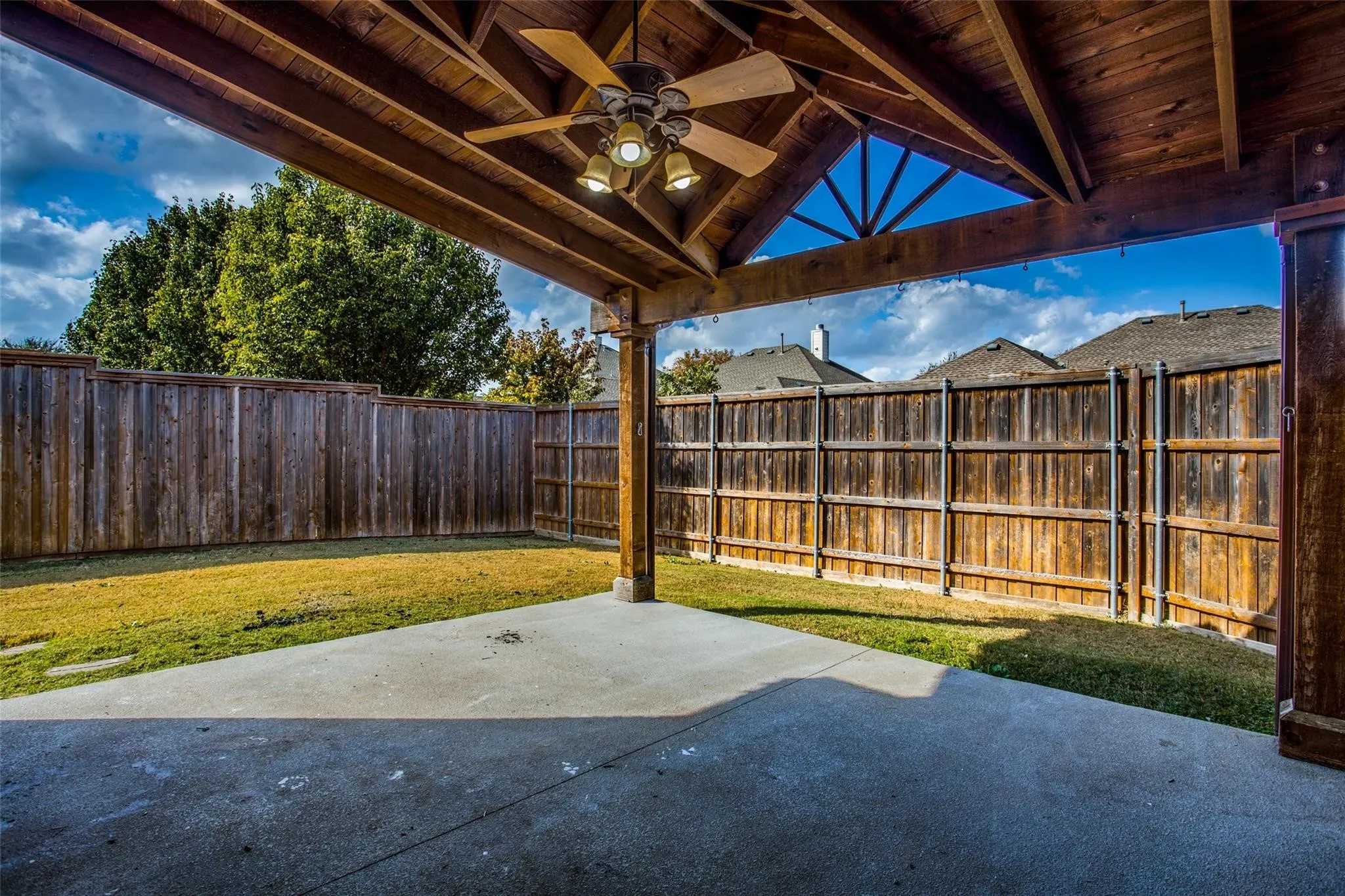 Single Family Residence For Rent in Collin County , 1627 Summerfield Drive, Allen, Texas 75002, 4 Bedroom, 2 Bathroom, 2 Garage spaces, 2,124 Sqft, built in 2005, mls#21320336, Real Estate Agent in Allen, Homes For Rent in Collin county, Homes For Rent in Allen, Realtor in Allen Texas, Real Estate Brokerage Independent Realty Texas, Luminita Cordes Realtor