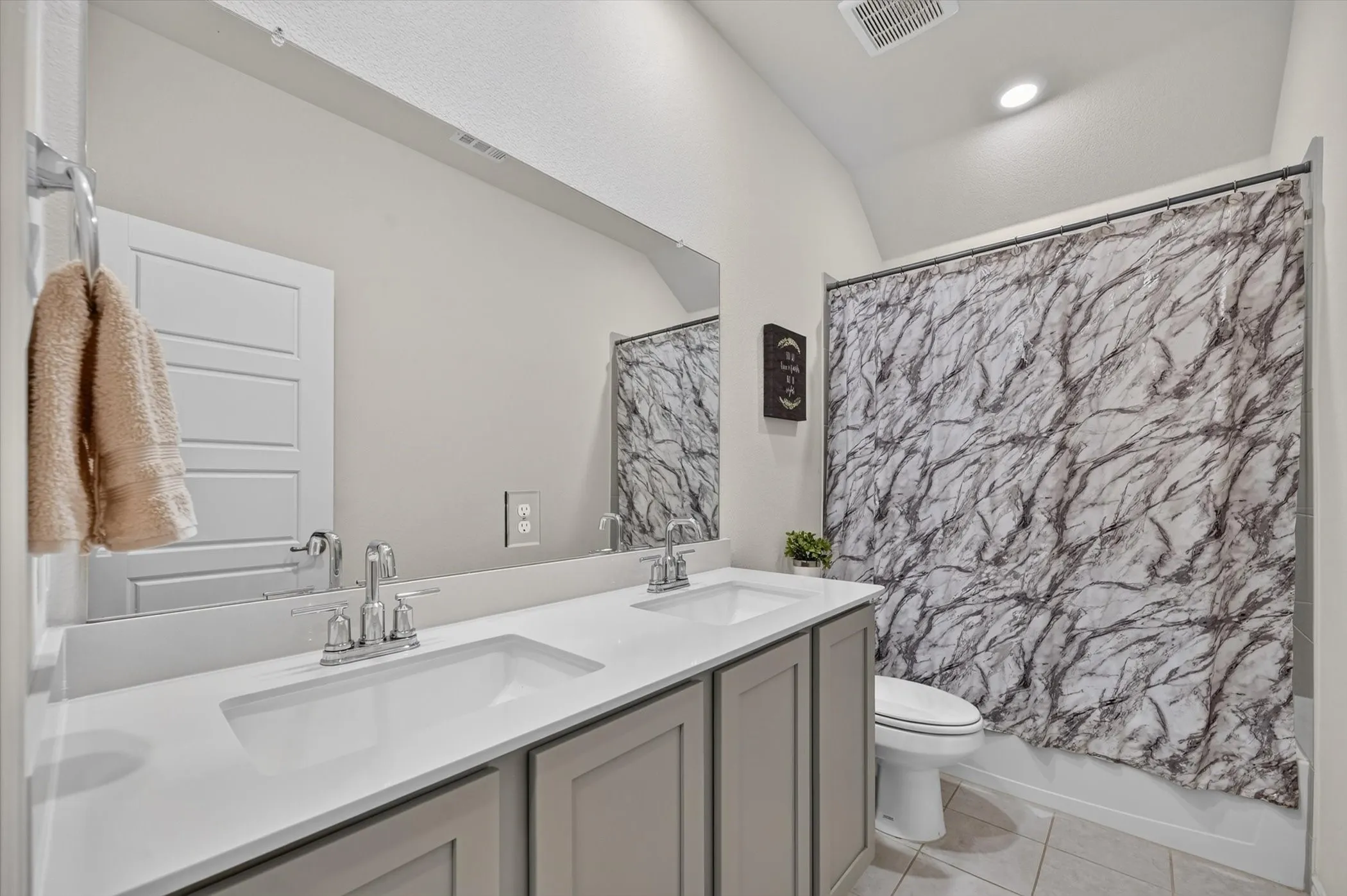 Single Family Residence For Rent in Denton County , 10121 High Grade Drive, Aubrey, Texas 76227, 4 Bedroom, 2 Bathroom, 2 Garage spaces, 2,036 Sqft, built in 2024, mls#21315396, Real Estate Agent in Aubrey, Homes For Rent in Denton county, Homes For Rent in Aubrey, Realtor in Aubrey Texas, Real Estate Brokerage Independent Realty Texas, Luminita Cordes Realtor