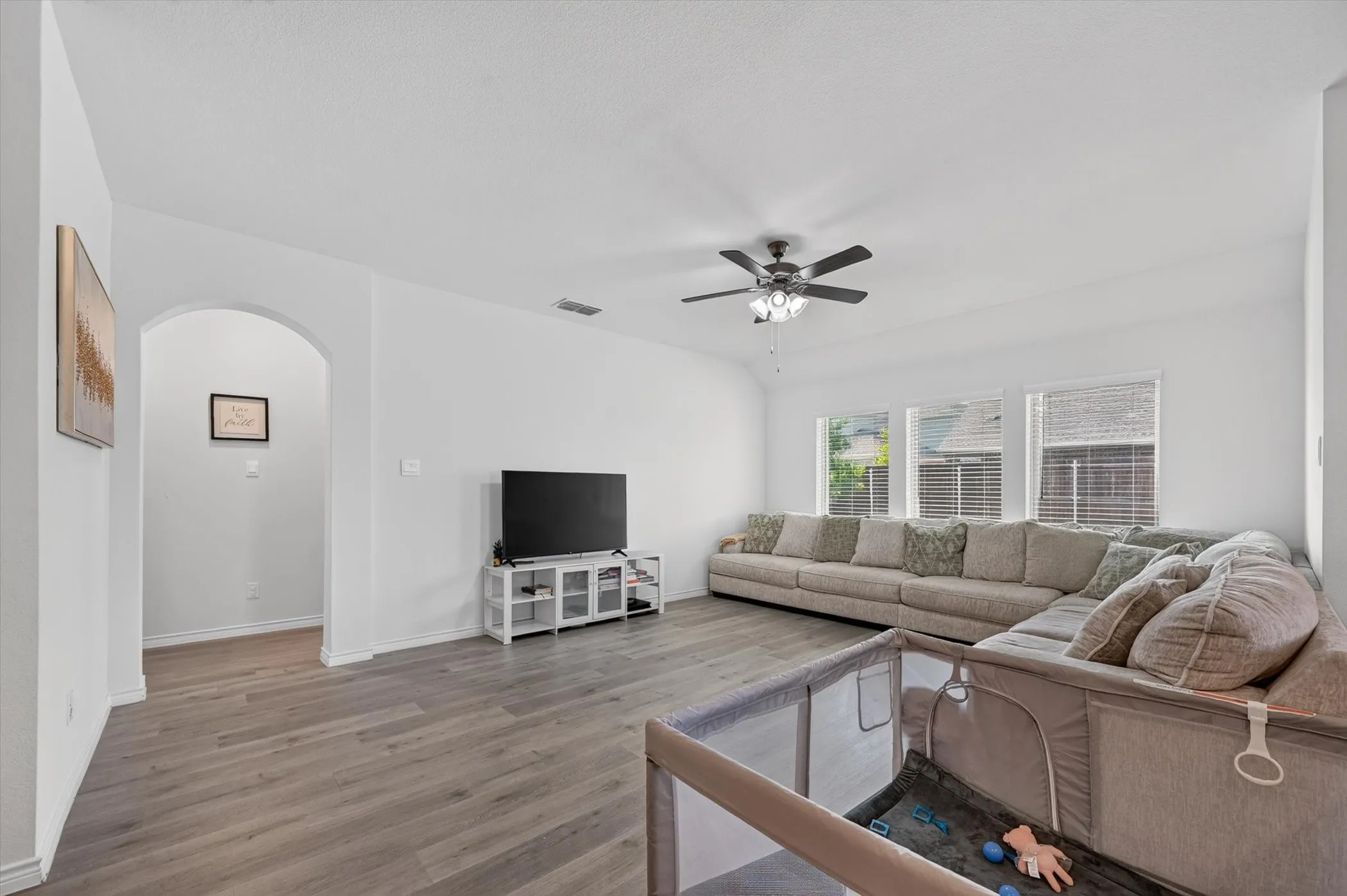 Single Family Residence For Rent in Denton County , 10121 High Grade Drive, Aubrey, Texas 76227, 4 Bedroom, 2 Bathroom, 2 Garage spaces, 2,036 Sqft, built in 2024, mls#21315396, Real Estate Agent in Aubrey, Homes For Rent in Denton county, Homes For Rent in Aubrey, Realtor in Aubrey Texas, Real Estate Brokerage Independent Realty Texas, Luminita Cordes Realtor
