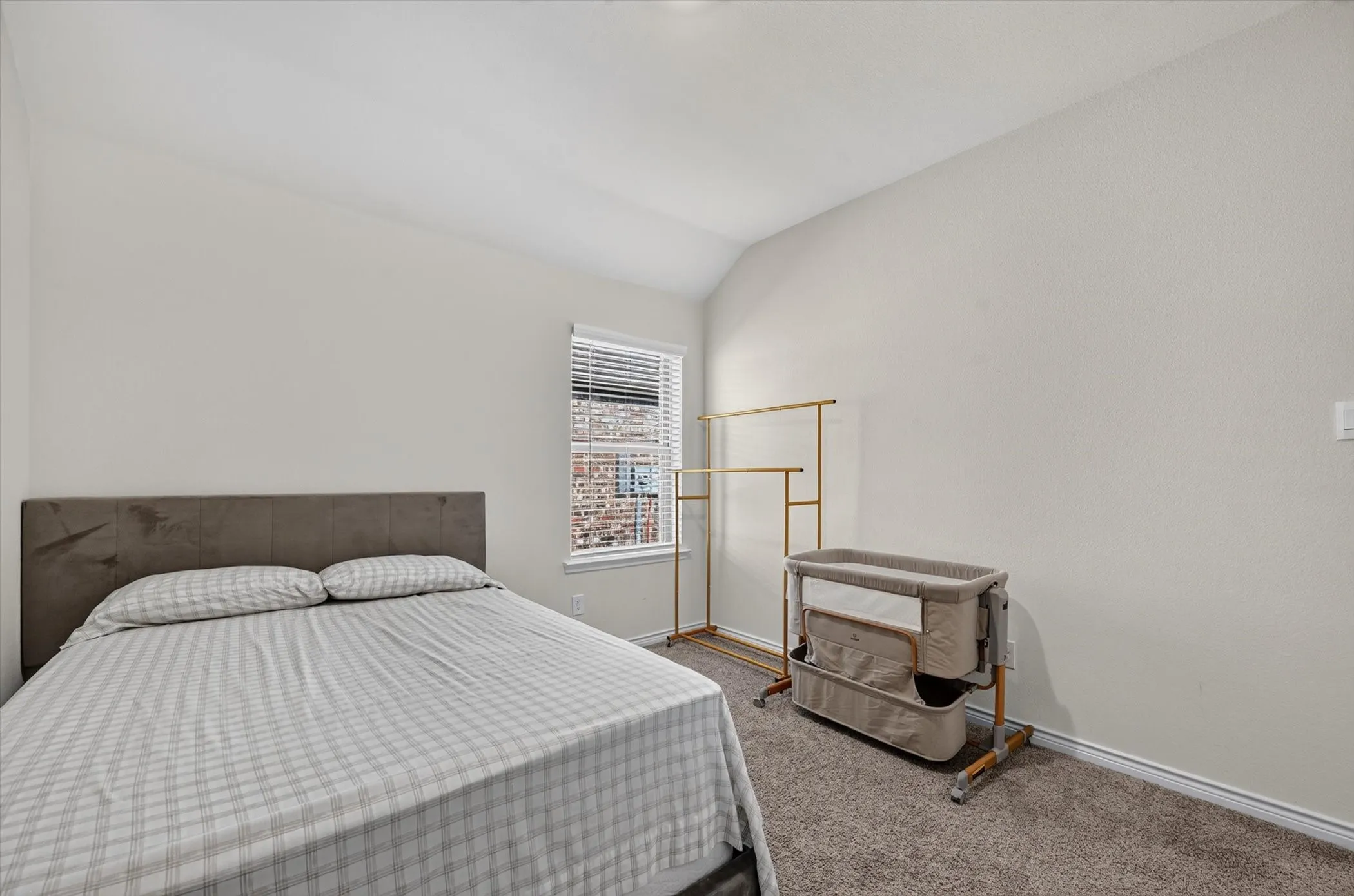 Single Family Residence For Rent in Denton County , 10121 High Grade Drive, Aubrey, Texas 76227, 4 Bedroom, 2 Bathroom, 2 Garage spaces, 2,036 Sqft, built in 2024, mls#21315396, Real Estate Agent in Aubrey, Homes For Rent in Denton county, Homes For Rent in Aubrey, Realtor in Aubrey Texas, Real Estate Brokerage Independent Realty Texas, Luminita Cordes Realtor
