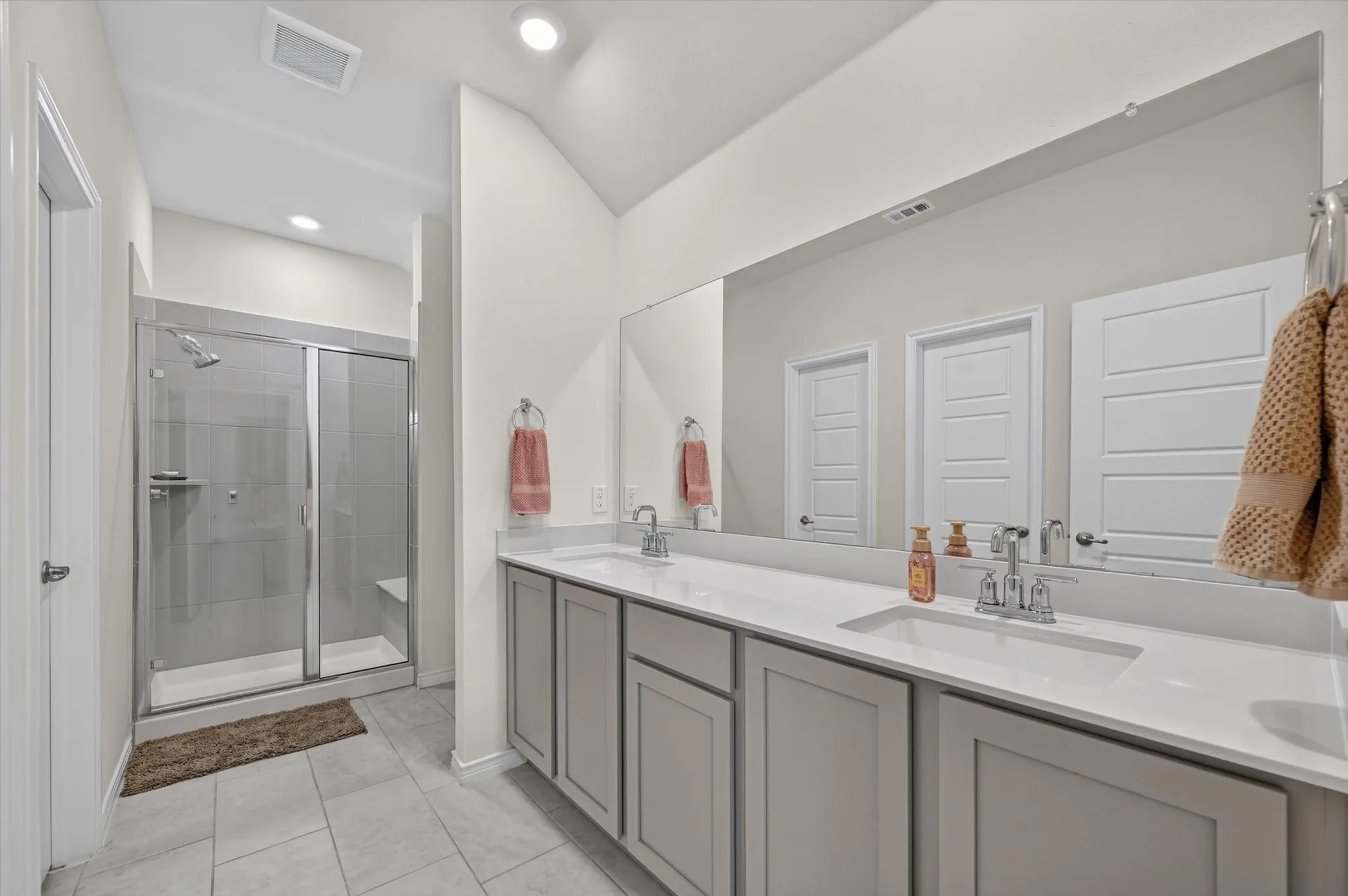 Single Family Residence For Rent in Denton County , 10121 High Grade Drive, Aubrey, Texas 76227, 4 Bedroom, 2 Bathroom, 2 Garage spaces, 2,036 Sqft, built in 2024, mls#21315396, Real Estate Agent in Aubrey, Homes For Rent in Denton county, Homes For Rent in Aubrey, Realtor in Aubrey Texas, Real Estate Brokerage Independent Realty Texas, Luminita Cordes Realtor