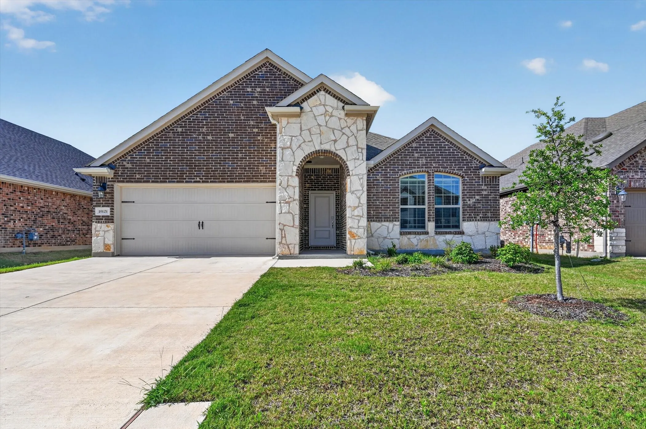 Single Family Residence For Rent in Denton County , 10121 High Grade Drive, Aubrey, Texas 76227, 4 Bedroom, 2 Bathroom, 2 Garage spaces, 2,036 Sqft, built in 2024, mls#21315396, Real Estate Agent in Aubrey, Homes For Rent in Denton county, Homes For Rent in Aubrey, Realtor in Aubrey Texas, Real Estate Brokerage Independent Realty Texas, Luminita Cordes Realtor