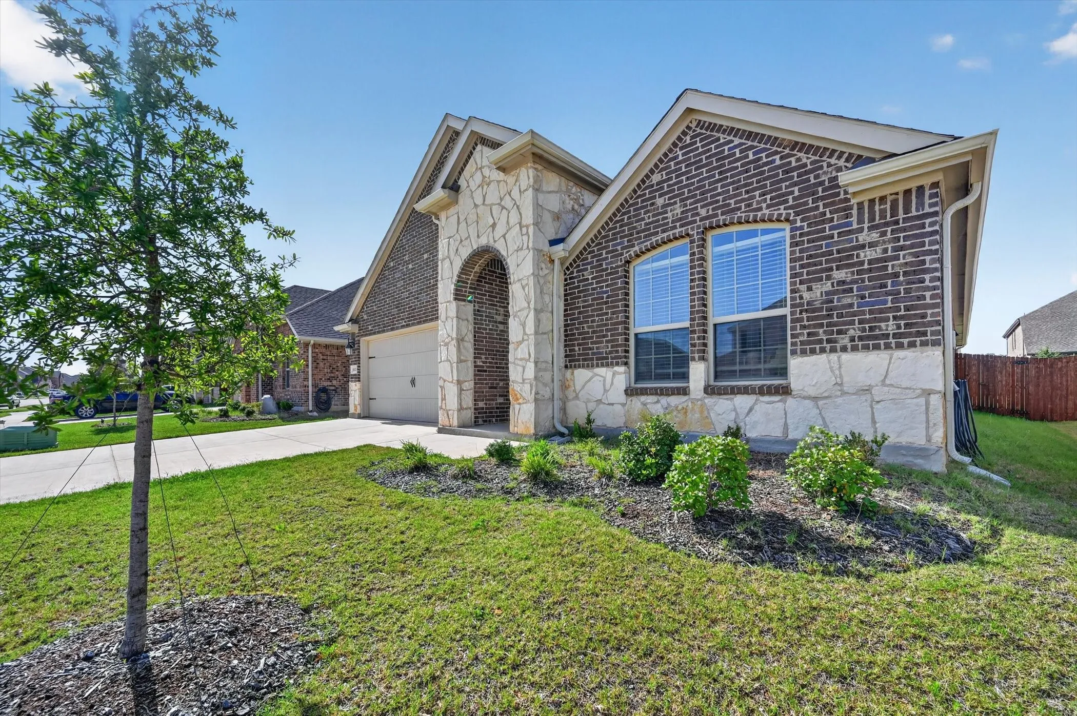 Single Family Residence For Rent in Denton County , 10121 High Grade Drive, Aubrey, Texas 76227, 4 Bedroom, 2 Bathroom, 2 Garage spaces, 2,036 Sqft, built in 2024, mls#21315396, Real Estate Agent in Aubrey, Homes For Rent in Denton county, Homes For Rent in Aubrey, Realtor in Aubrey Texas, Real Estate Brokerage Independent Realty Texas, Luminita Cordes Realtor