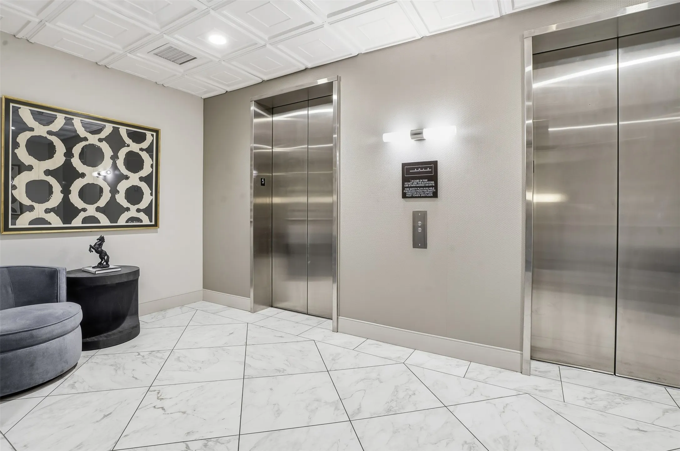 Condominium For Sale in Tarrant County , 2600 W 7th Street 2508, Fort Worth, Texas 76107, 2 Bedroom, 3 Bathroom, 2 Garage spaces, 1,654 Sqft, built in 1928, mls#21320351, Real Estate Agent in Fort Worth, Homes For Sale in Tarrant county, Homes For Sale in Fort Worth, Realtor in Fort Worth Texas, Real Estate Brokerage Independent Realty Texas, Luminita Cordes Realtor