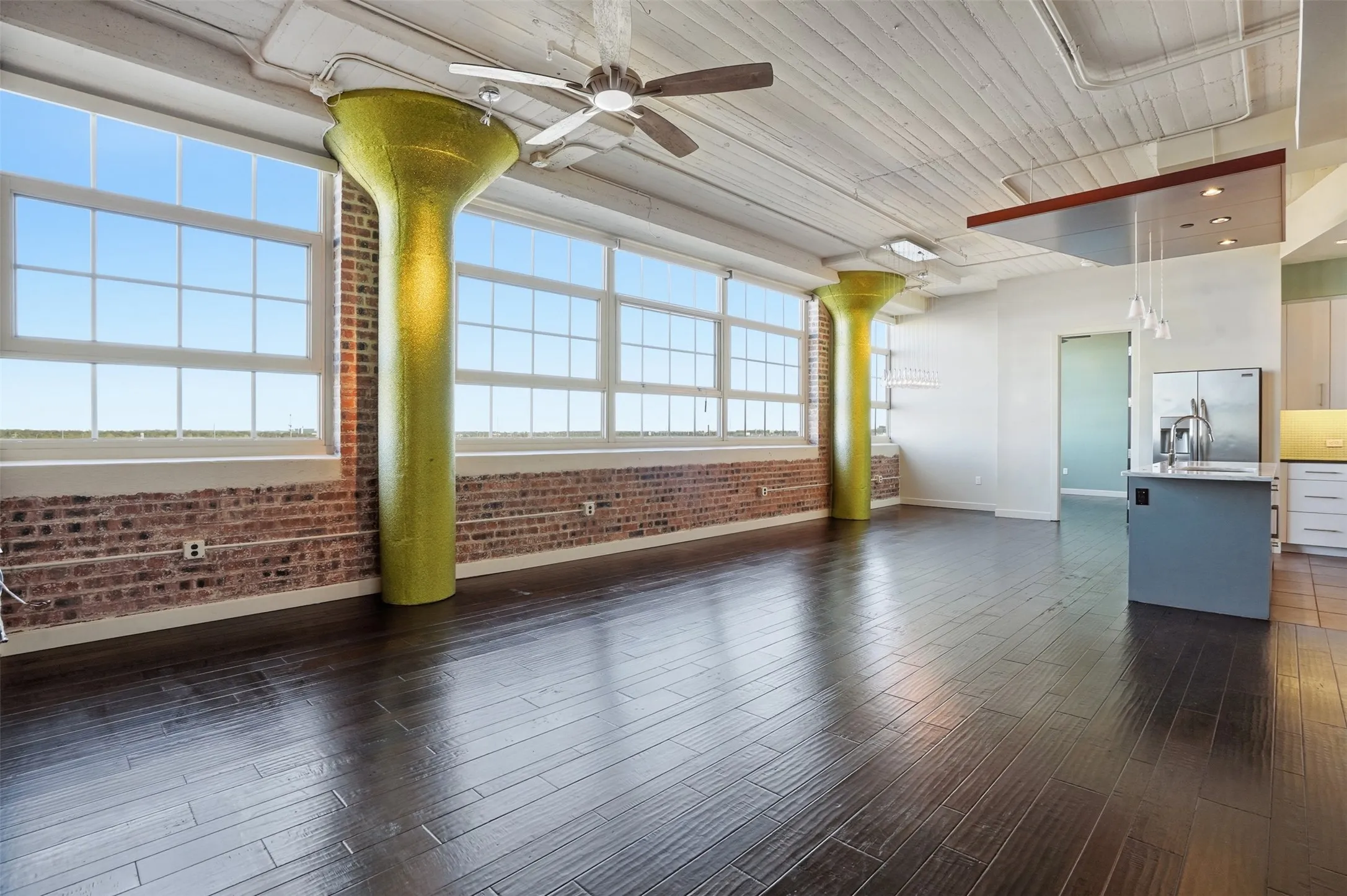 Condominium For Sale in Tarrant County , 2600 W 7th Street 2508, Fort Worth, Texas 76107, 2 Bedroom, 3 Bathroom, 2 Garage spaces, 1,654 Sqft, built in 1928, mls#21320351, Real Estate Agent in Fort Worth, Homes For Sale in Tarrant county, Homes For Sale in Fort Worth, Realtor in Fort Worth Texas, Real Estate Brokerage Independent Realty Texas, Luminita Cordes Realtor