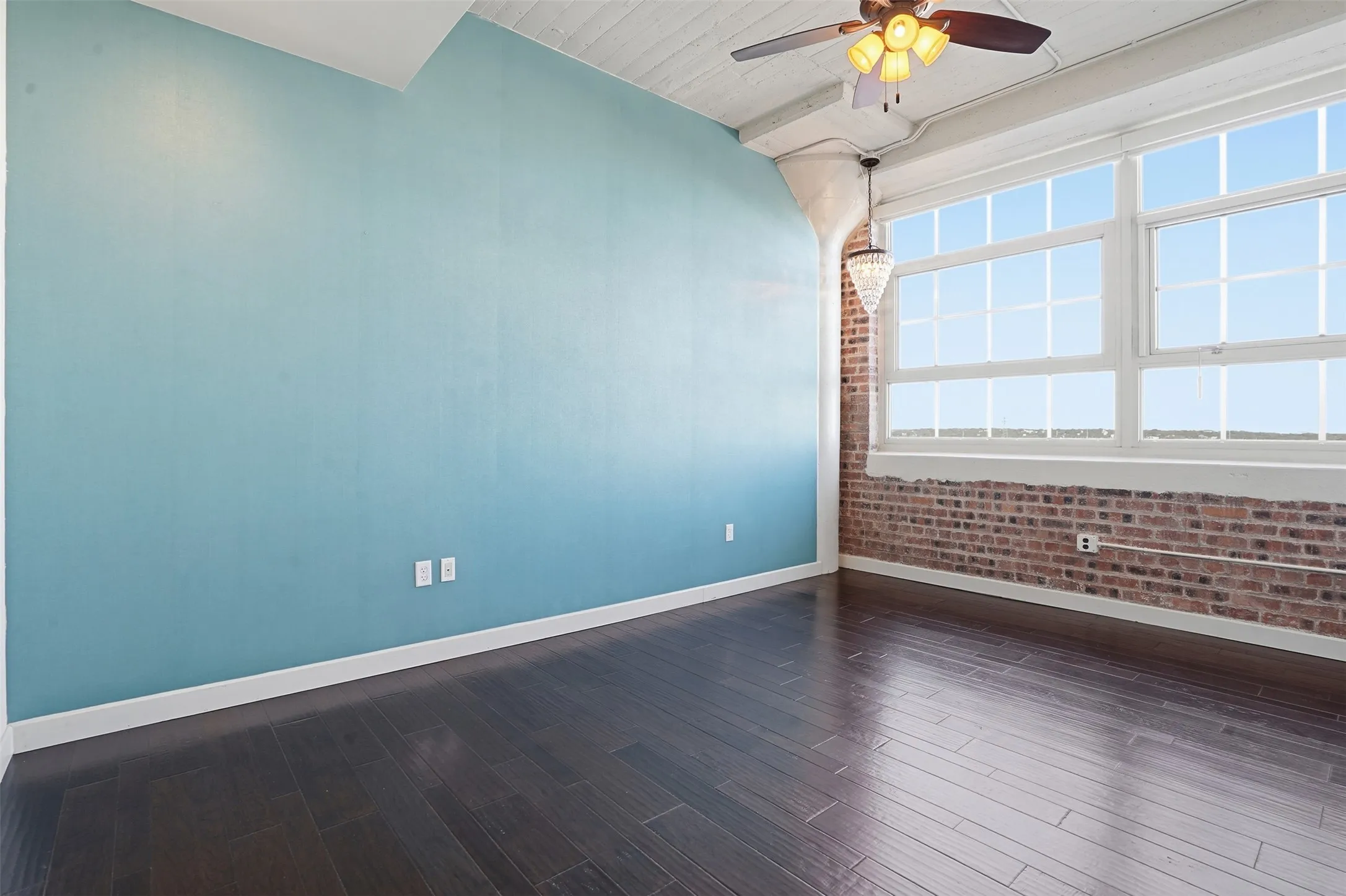 Condominium For Sale in Tarrant County , 2600 W 7th Street 2508, Fort Worth, Texas 76107, 2 Bedroom, 3 Bathroom, 2 Garage spaces, 1,654 Sqft, built in 1928, mls#21320351, Real Estate Agent in Fort Worth, Homes For Sale in Tarrant county, Homes For Sale in Fort Worth, Realtor in Fort Worth Texas, Real Estate Brokerage Independent Realty Texas, Luminita Cordes Realtor