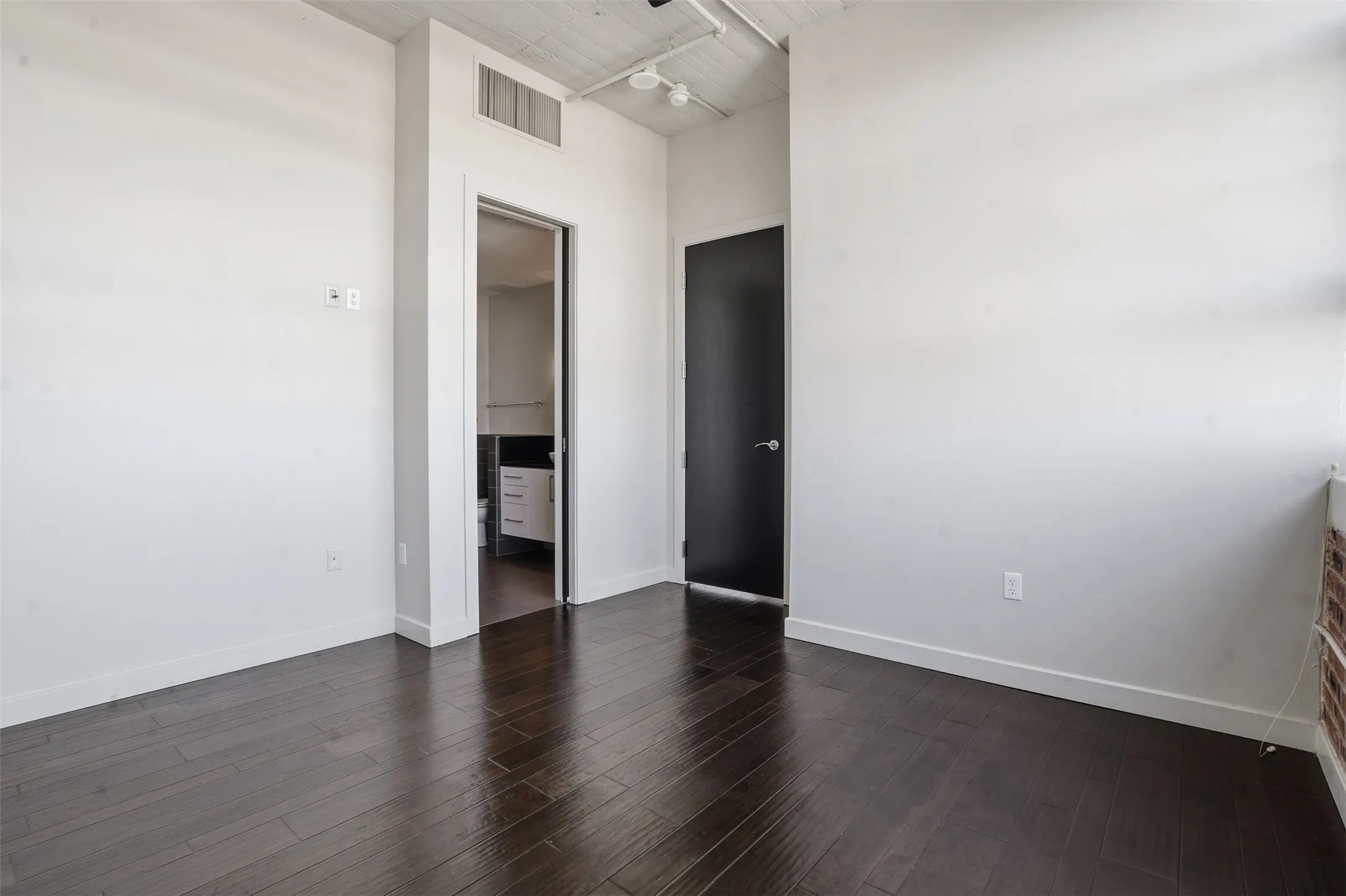 Condominium For Sale in Tarrant County , 2600 W 7th Street 2508, Fort Worth, Texas 76107, 2 Bedroom, 3 Bathroom, 2 Garage spaces, 1,654 Sqft, built in 1928, mls#21320351, Real Estate Agent in Fort Worth, Homes For Sale in Tarrant county, Homes For Sale in Fort Worth, Realtor in Fort Worth Texas, Real Estate Brokerage Independent Realty Texas, Luminita Cordes Realtor
