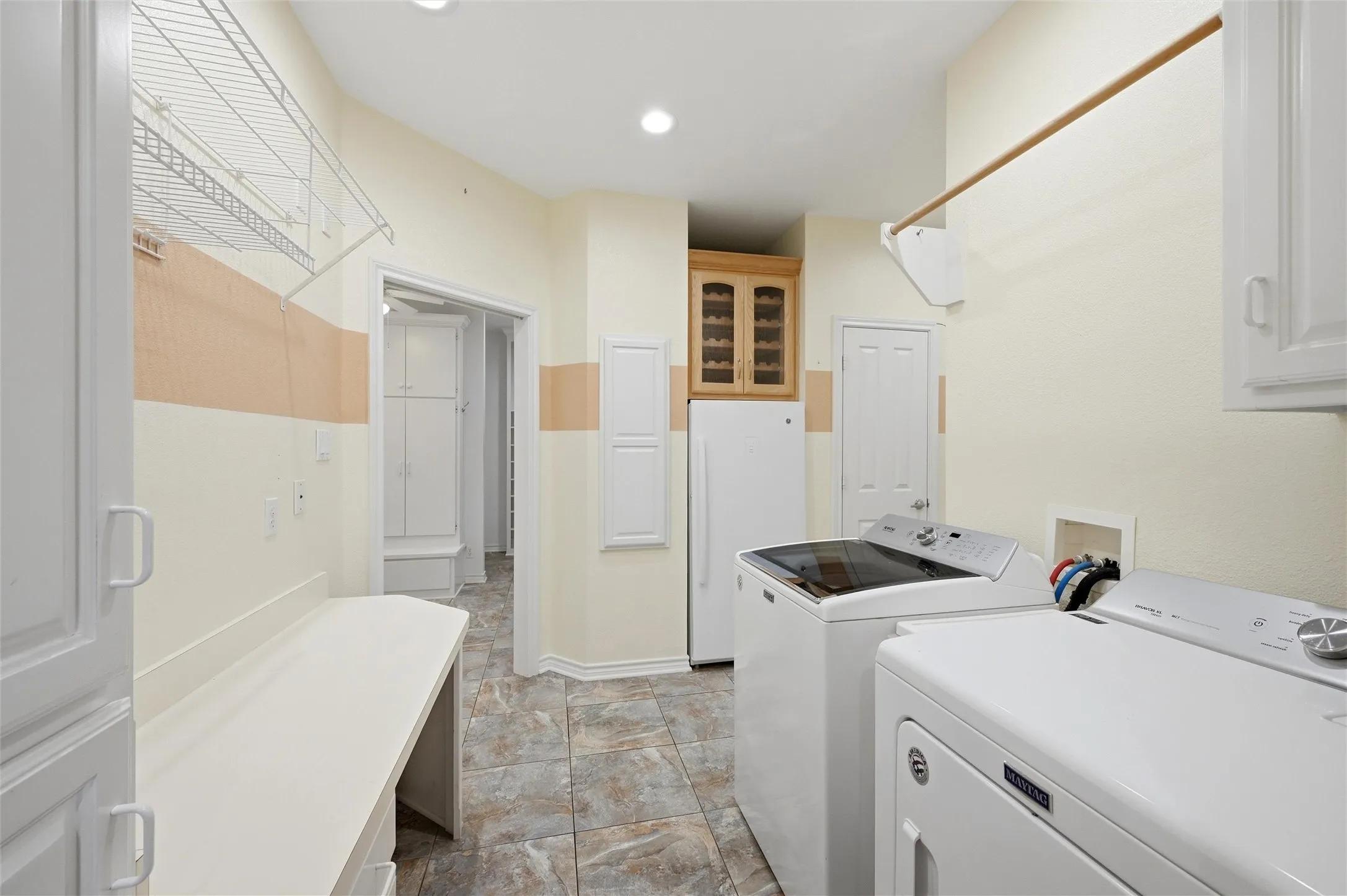 Single Family Residence For Sale in Cooke County , 143 Blackfoot Trail, Lake Kiowa, Texas 76240, 5 Bedroom, 6 Bathroom, 3 Garage spaces, 4,191 Sqft, built in 1999, mls#21320213, Real Estate Agent in Lake Kiowa, Homes For Sale in Cooke county, Homes For Sale in Lake Kiowa, Realtor in Lake Kiowa Texas, Real Estate Brokerage Independent Realty Texas, Luminita Cordes Realtor