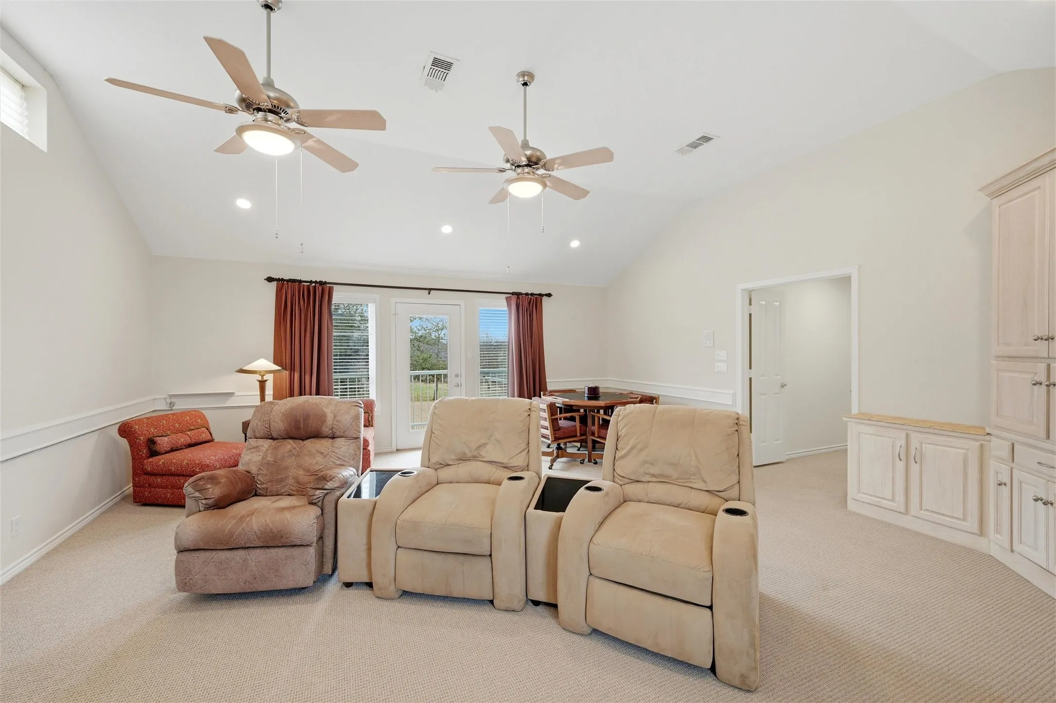 Single Family Residence For Sale in Cooke County , 143 Blackfoot Trail, Lake Kiowa, Texas 76240, 5 Bedroom, 6 Bathroom, 3 Garage spaces, 4,191 Sqft, built in 1999, mls#21320213, Real Estate Agent in Lake Kiowa, Homes For Sale in Cooke county, Homes For Sale in Lake Kiowa, Realtor in Lake Kiowa Texas, Real Estate Brokerage Independent Realty Texas, Luminita Cordes Realtor