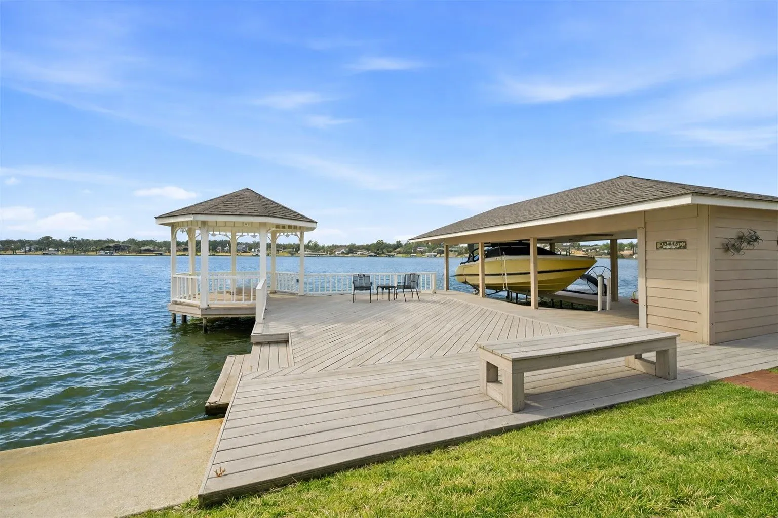 Single Family Residence For Sale in Cooke County , 143 Blackfoot Trail, Lake Kiowa, Texas 76240, 5 Bedroom, 6 Bathroom, 3 Garage spaces, 4,191 Sqft, built in 1999, mls#21320213, Real Estate Agent in Lake Kiowa, Homes For Sale in Cooke county, Homes For Sale in Lake Kiowa, Realtor in Lake Kiowa Texas, Real Estate Brokerage Independent Realty Texas, Luminita Cordes Realtor