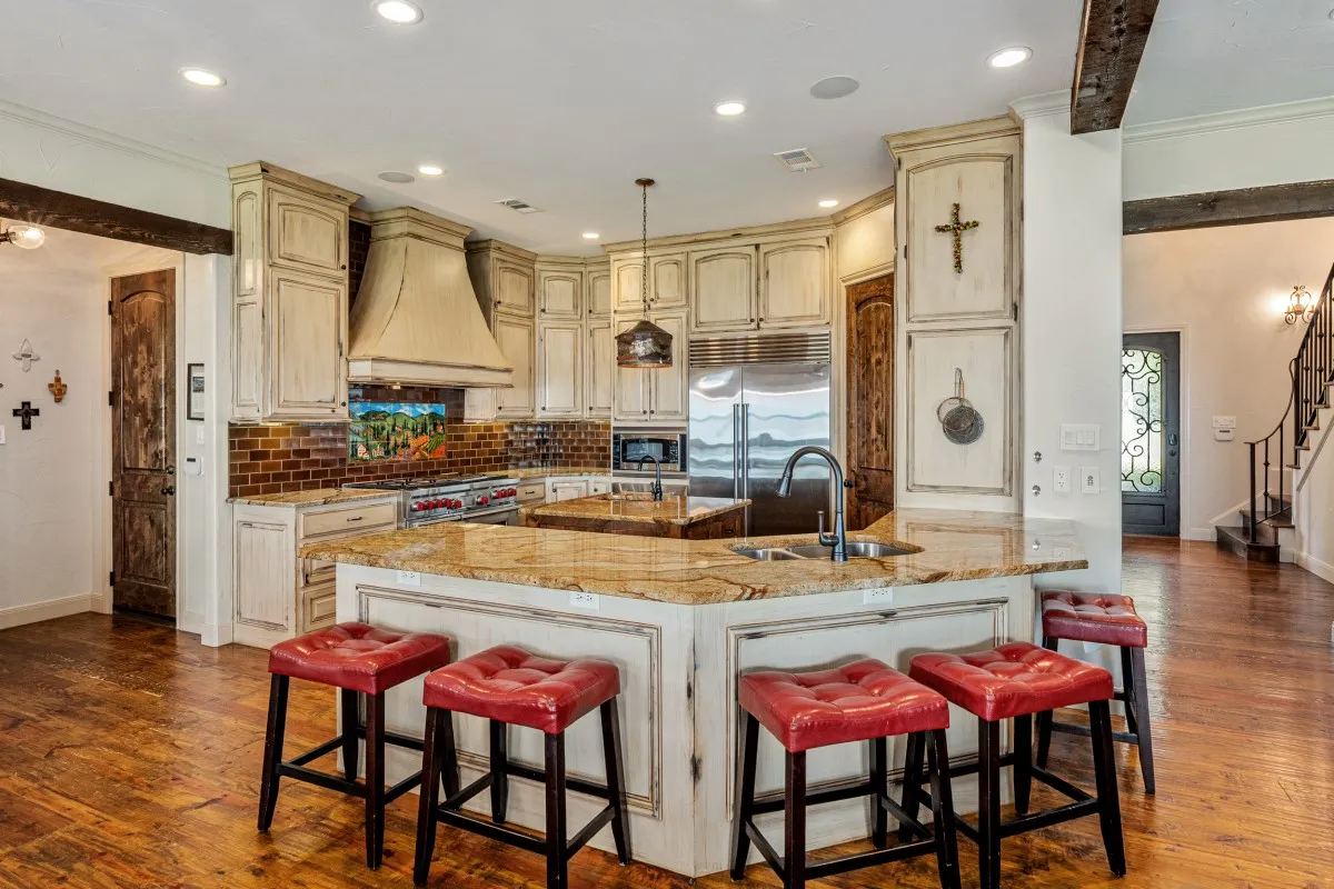 Single Family Residence For Sale in Henderson County , 172 Enchanted Drive, Enchanted Oaks, Texas 75156, 6 Bedrooms, 8 Bathrooms, 2 Garage spaces, 4,200 Sqft, built in 2013, Price $2,890,000, mls#21320365, Real Estate Agent in Enchanted Oaks, Homes For Sale in Henderson county, Homes For Sale in Enchanted Oaks, Realtor in Enchanted Oaks Texas, Real Estate Brokerage Independent Realty Texas, Luminita Cordes Realtor