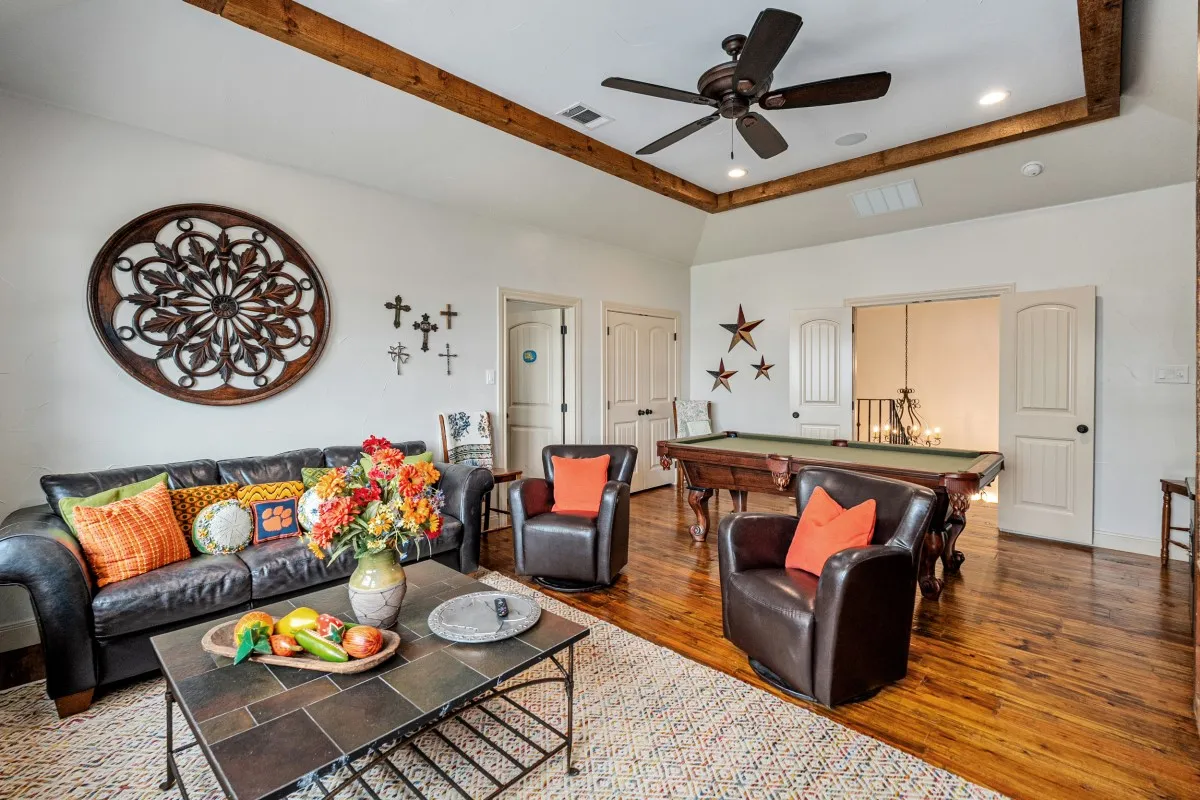 Single Family Residence For Sale in Henderson County , 172 Enchanted Drive, Enchanted Oaks, Texas 75156, 6 Bedrooms, 8 Bathrooms, 2 Garage spaces, 4,200 Sqft, built in 2013, Price $2,890,000, mls#21320365, Real Estate Agent in Enchanted Oaks, Homes For Sale in Henderson county, Homes For Sale in Enchanted Oaks, Realtor in Enchanted Oaks Texas, Real Estate Brokerage Independent Realty Texas, Luminita Cordes Realtor