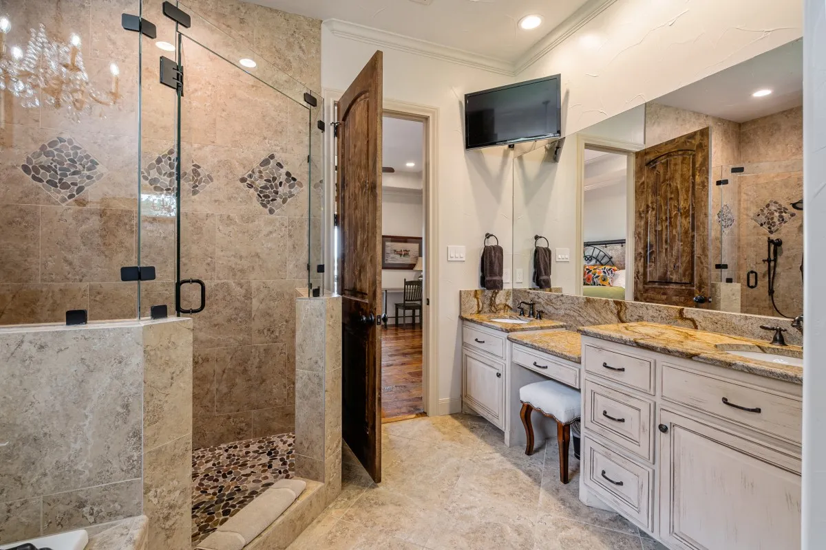 Single Family Residence For Sale in Henderson County , 172 Enchanted Drive, Enchanted Oaks, Texas 75156, 6 Bedrooms, 8 Bathrooms, 2 Garage spaces, 4,200 Sqft, built in 2013, Price $2,890,000, mls#21320365, Real Estate Agent in Enchanted Oaks, Homes For Sale in Henderson county, Homes For Sale in Enchanted Oaks, Realtor in Enchanted Oaks Texas, Real Estate Brokerage Independent Realty Texas, Luminita Cordes Realtor